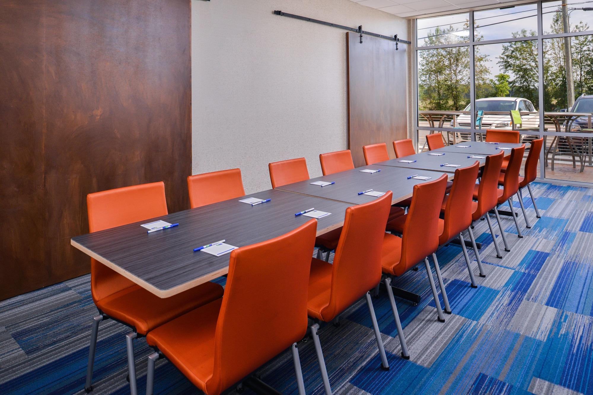 Sala de Reuniones Holiday Inn Express & Suites Siloam Springs by IHG