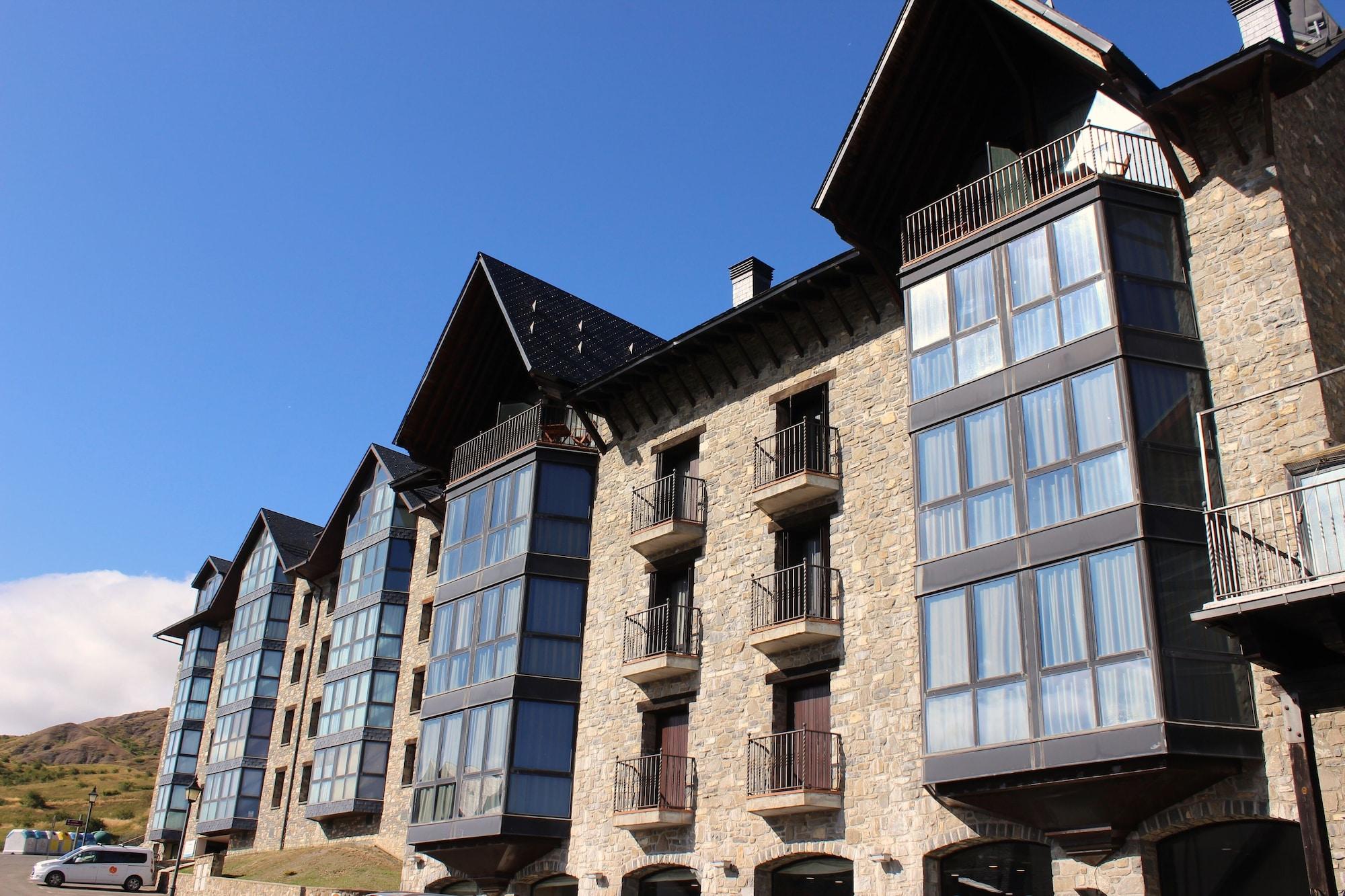 Vista Exterior YoY Villa de Sallent 4