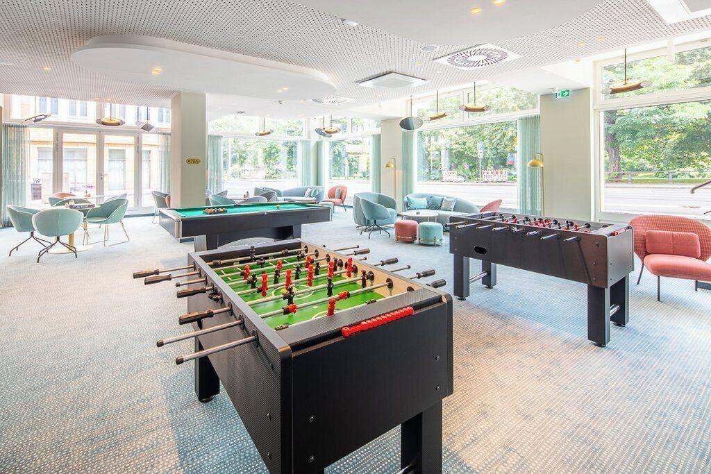 Instalaciones Recreativas Capri by Fraser Leipzig