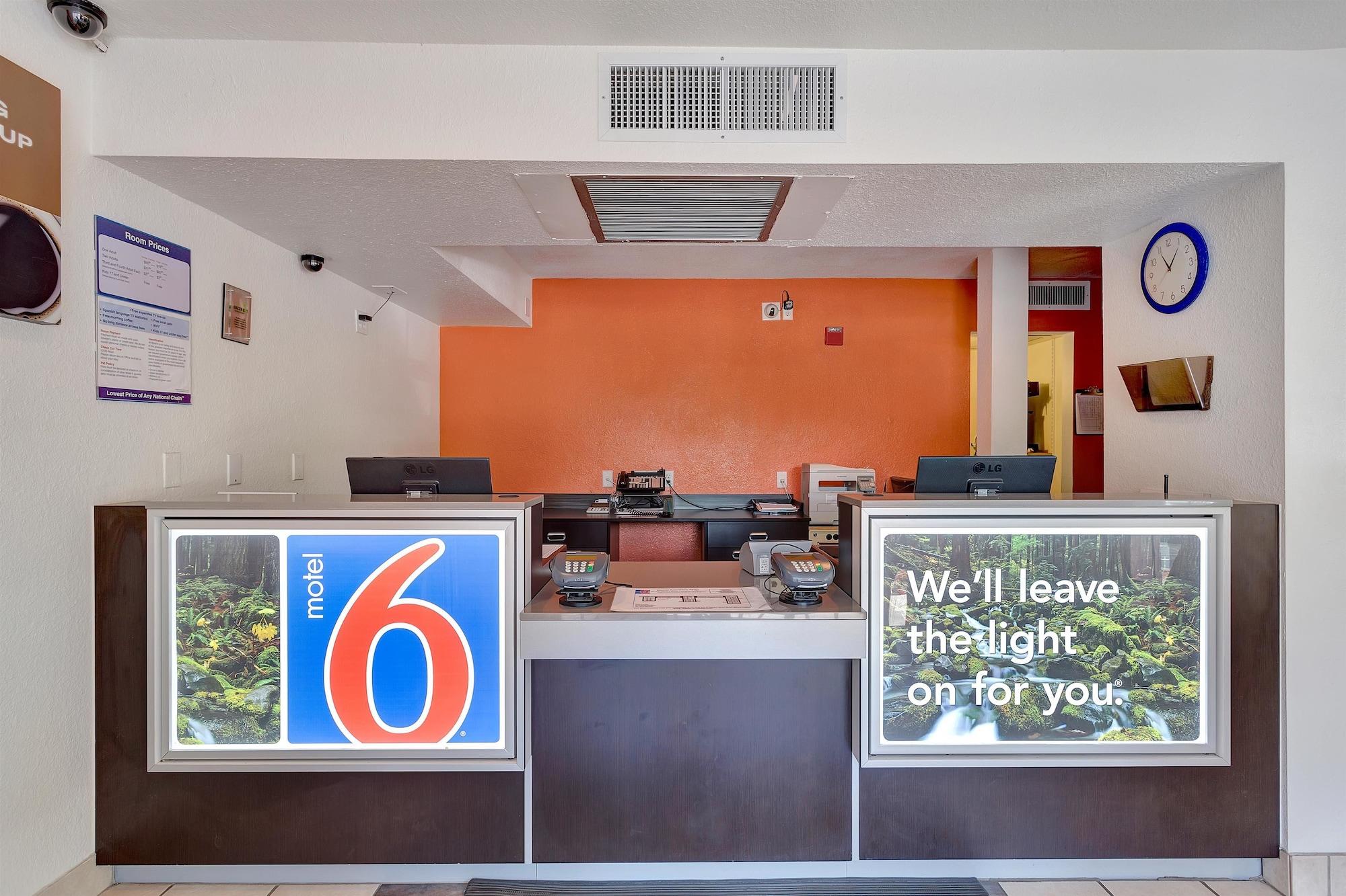 Vista Lobby Super 8 by Wyndham Santa Rosa North