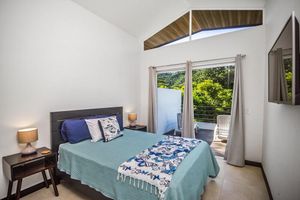 Alquiler Vacacional - Minimalist Beach Oasis ~ Gated Community with Pool & Short Walk To Beach