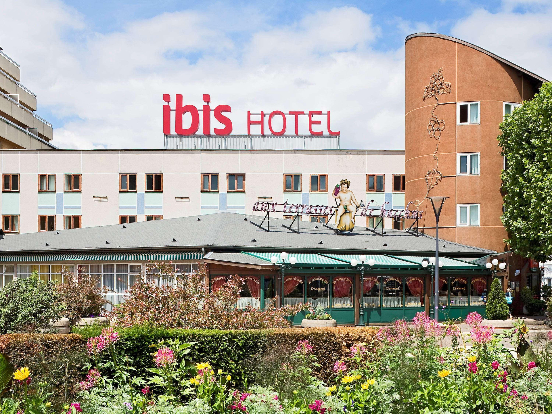 Vista Exterior ibis Saint Etienne la Terrasse