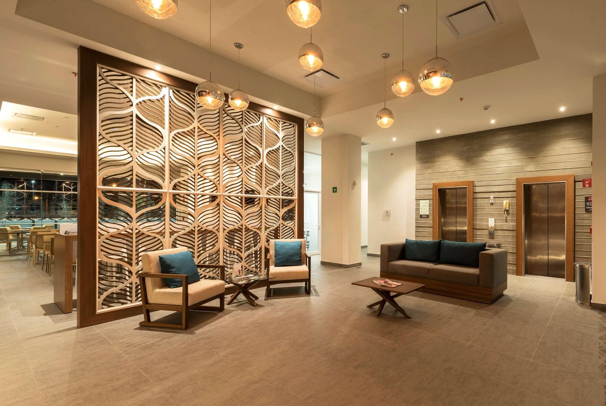 Vista Lobby Microtel Inn & Suites by Wyndham Irapuato