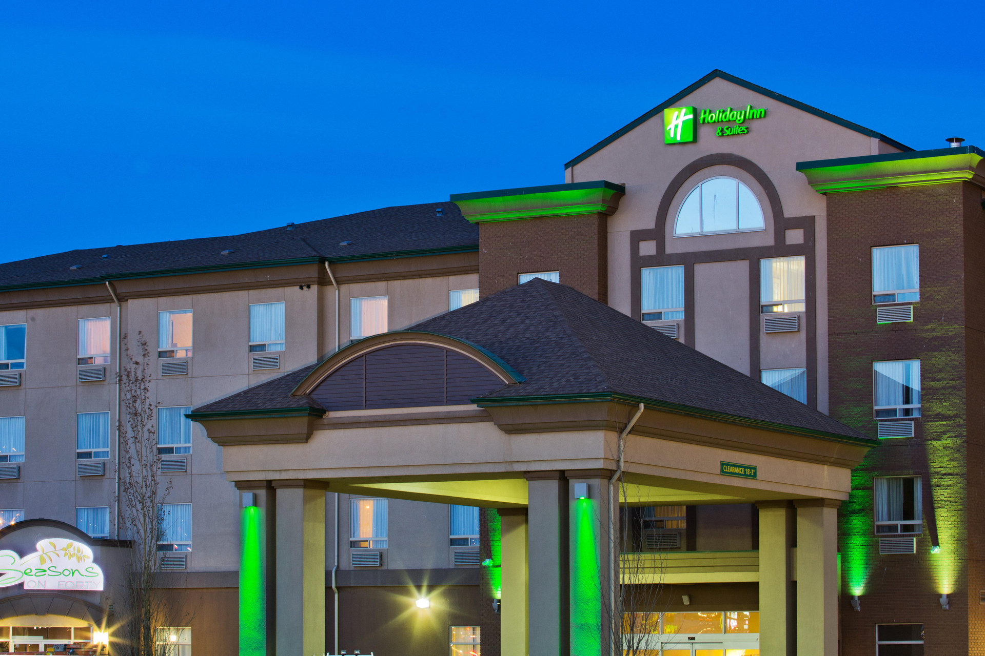 Vista Exterior Holiday Inn & Suites Grande Prairie Conference Center by IHG