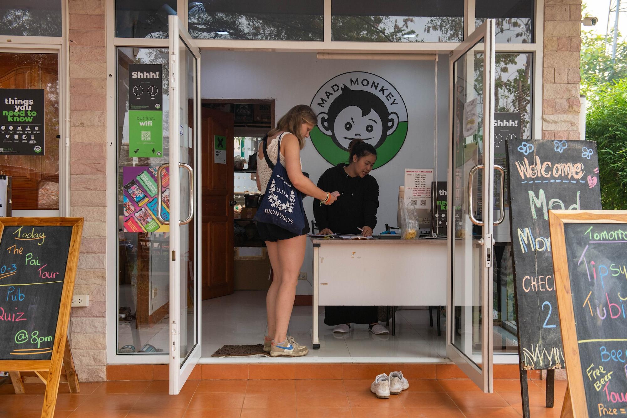 Vista Lobby Mad Monkey Pai