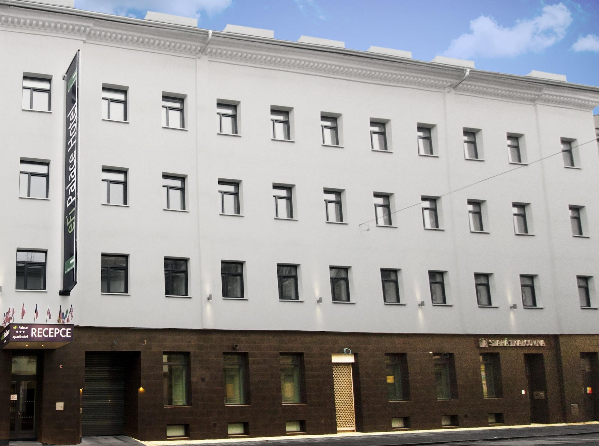 Vista Exterior eFi Palace Hotel