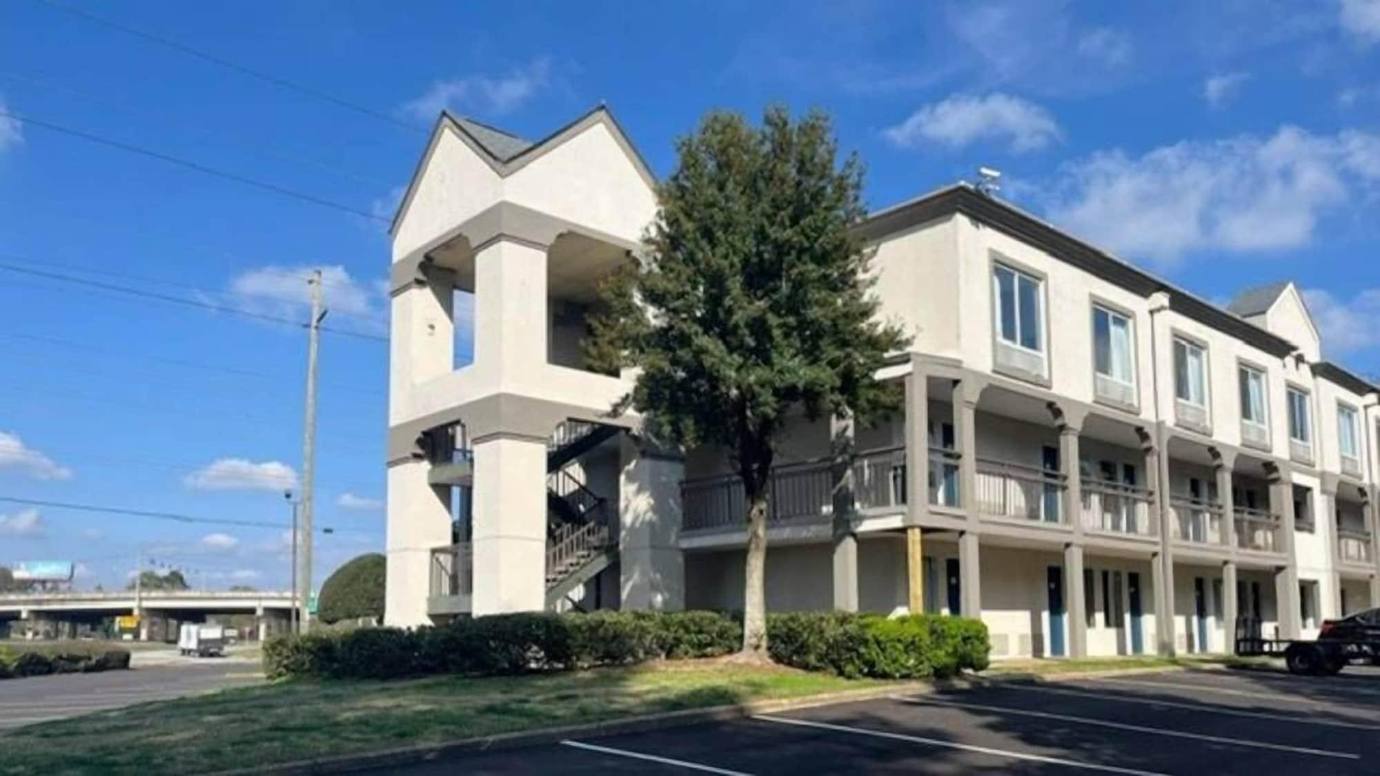 Vista Exterior Studio 6 Suites Norcross, GA