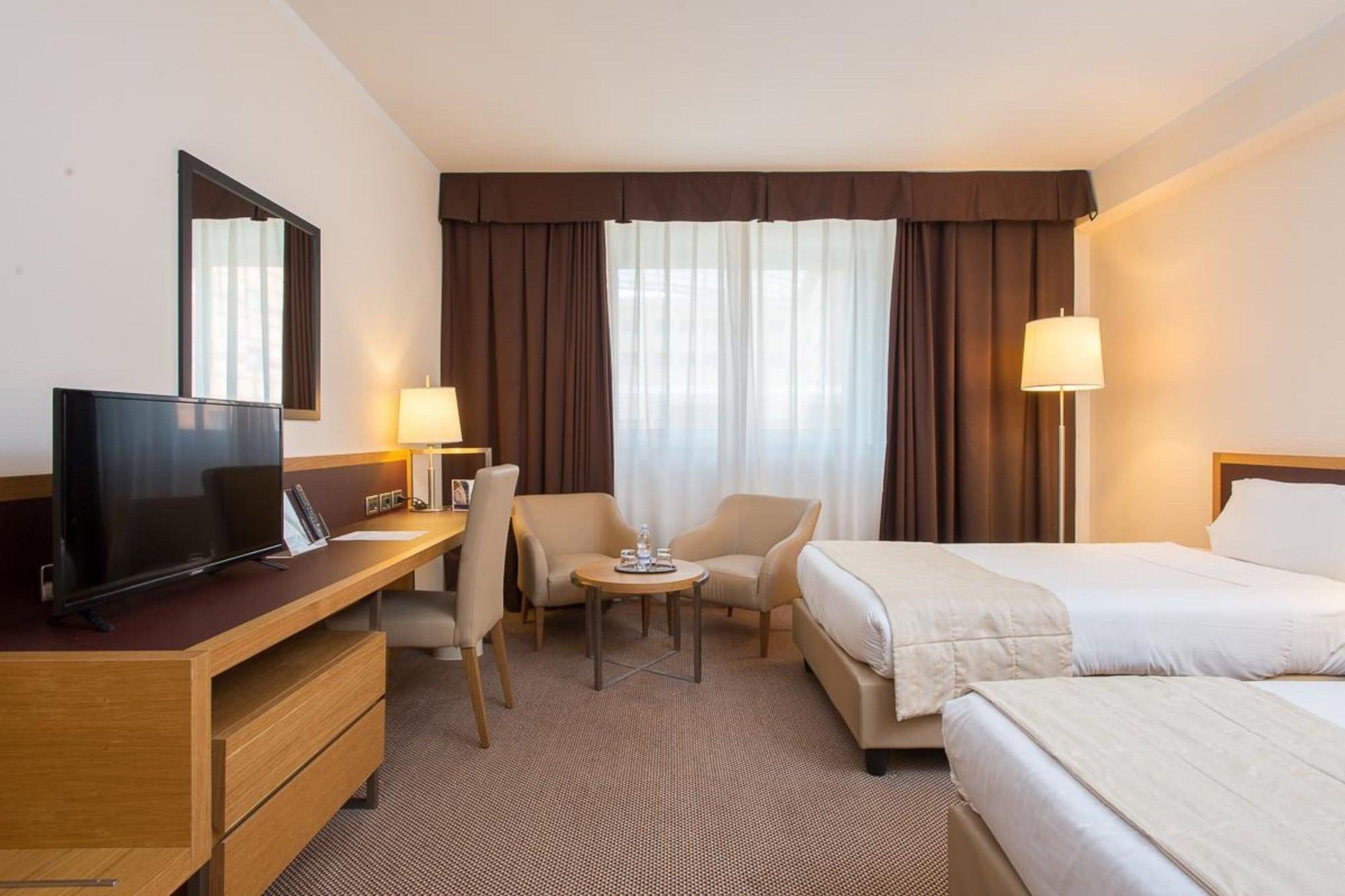 Habitación Plaza Caserta