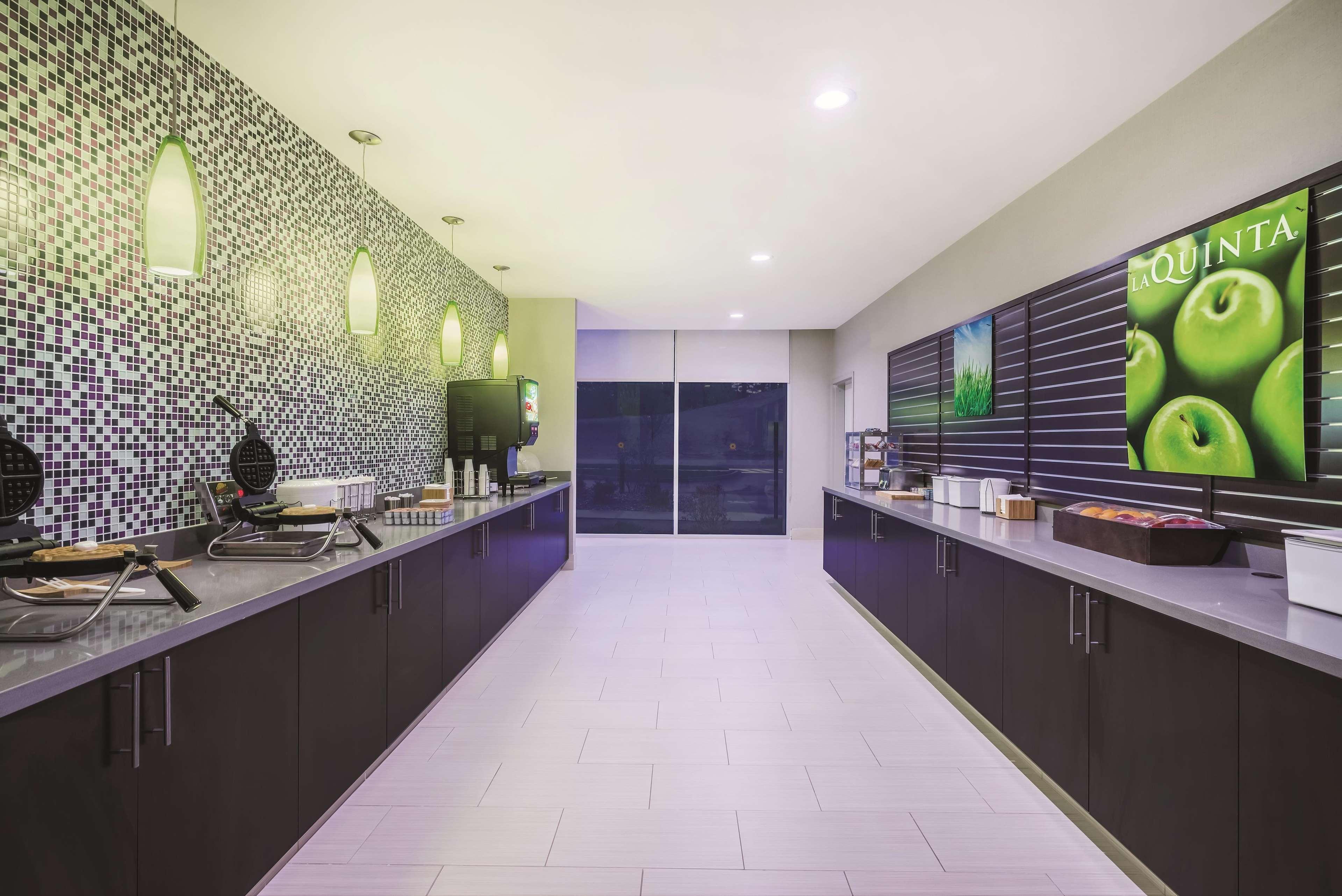 Restaurant La Quinta Inn & Suites by Wyndham Clifton Park