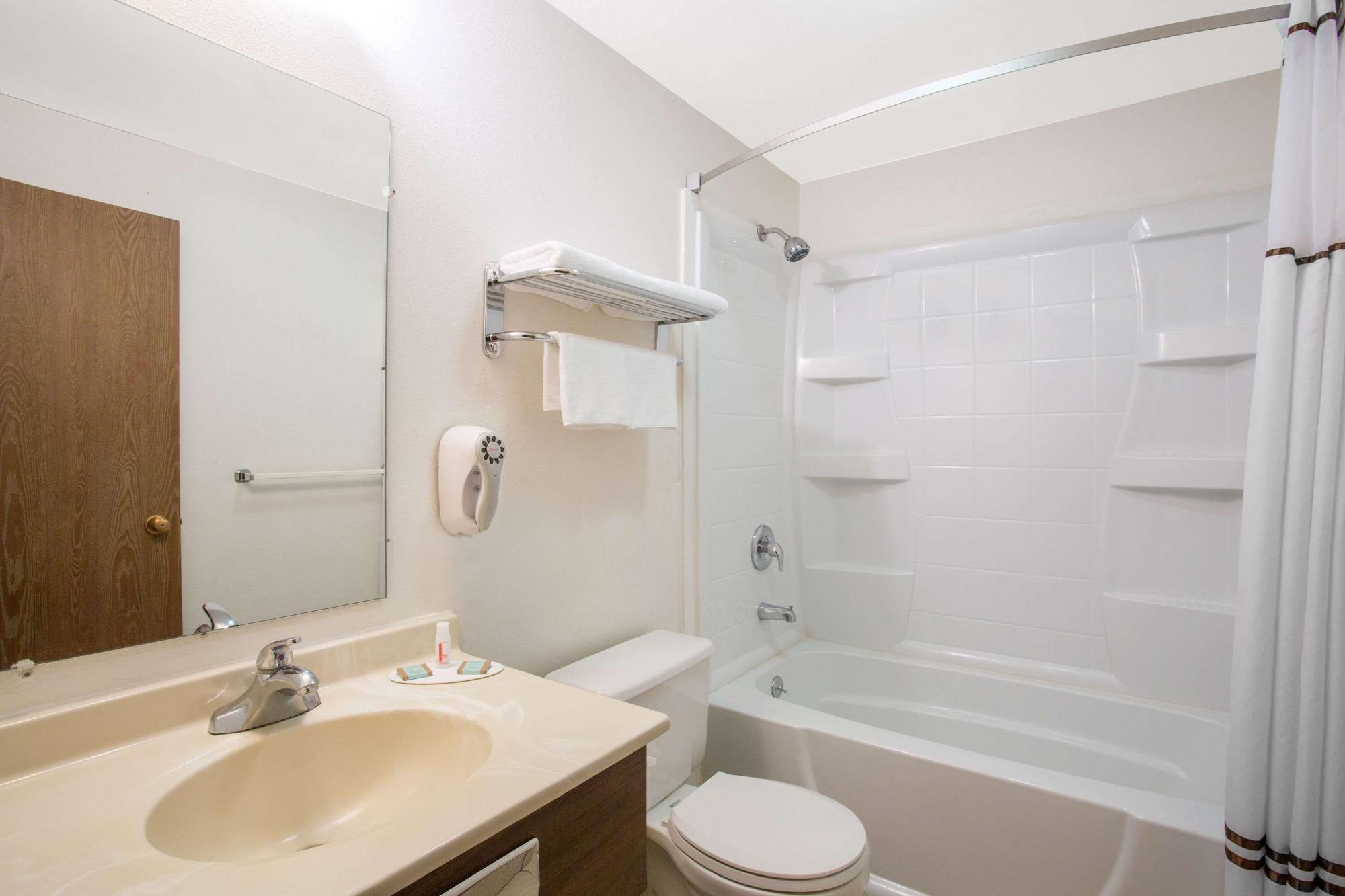 Equipamiento de Habitación Super 8 by Wyndham Elko
