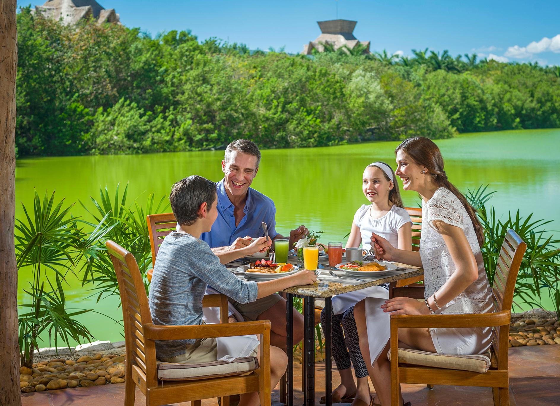 Restaurant Jungala Park Hotel at VidantaWorld Riviera Maya