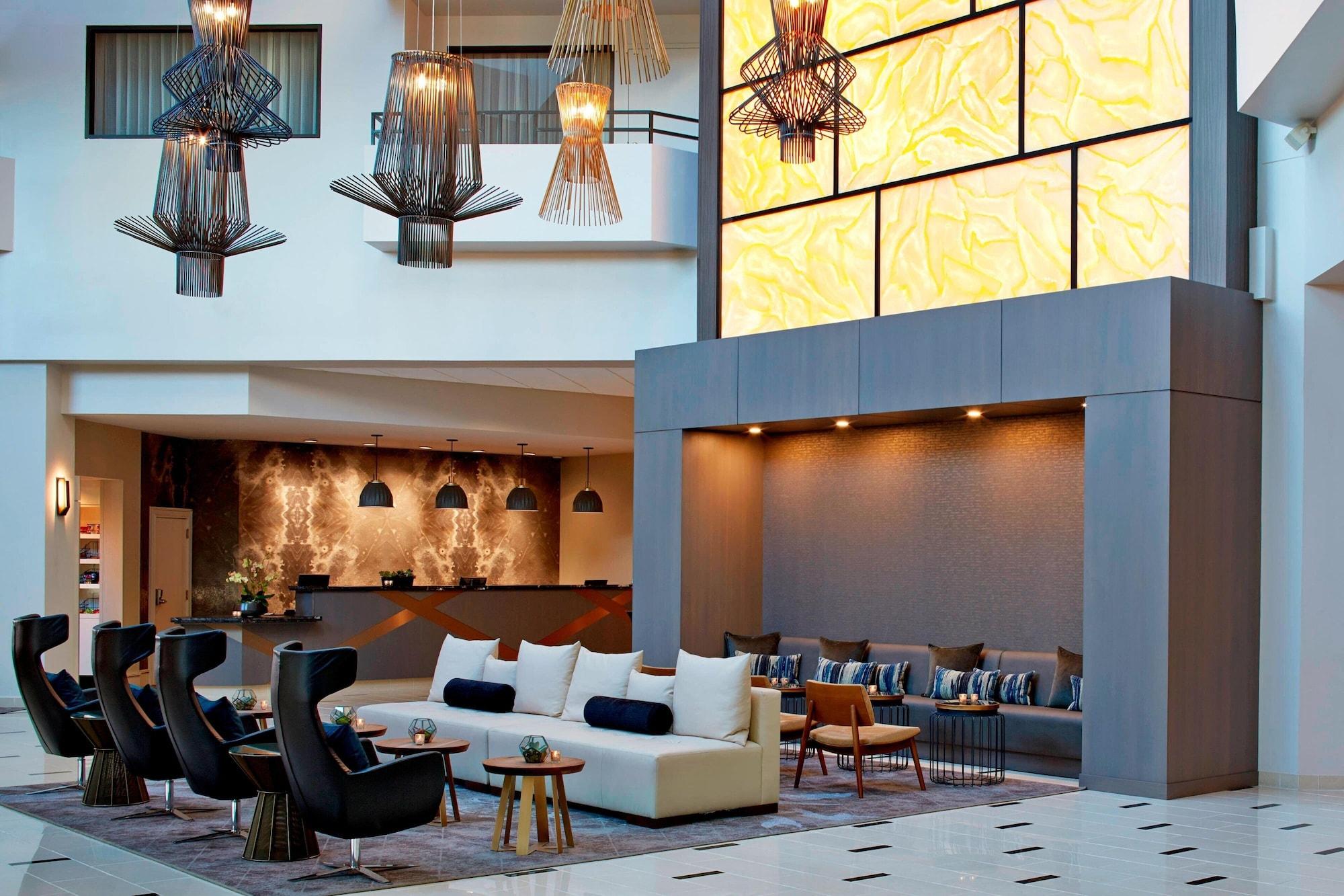 Vista Lobby Minneapolis Marriott West