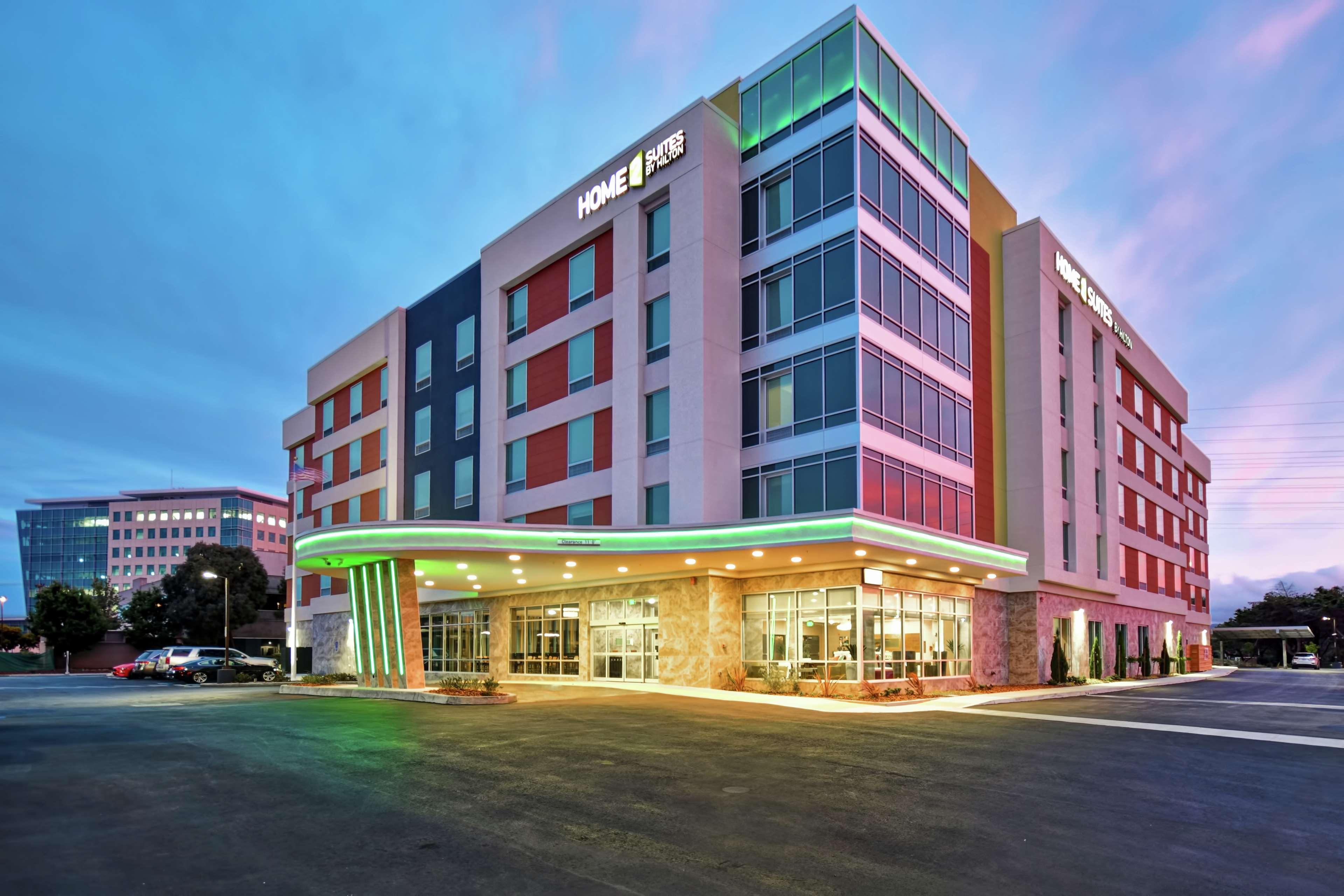 Vista Exterior Home2 Suites by Hilton San Francisco Airport North