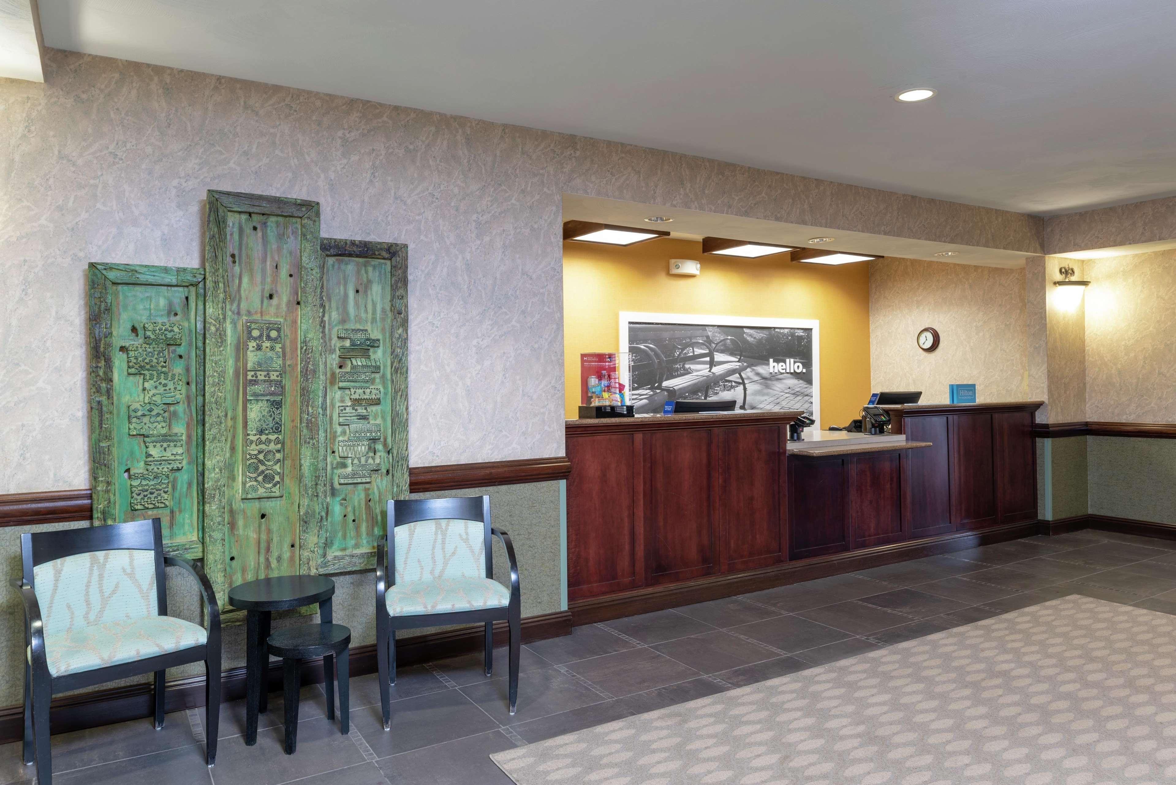 Vista Lobby Hampton Inn & Suites Valparaiso