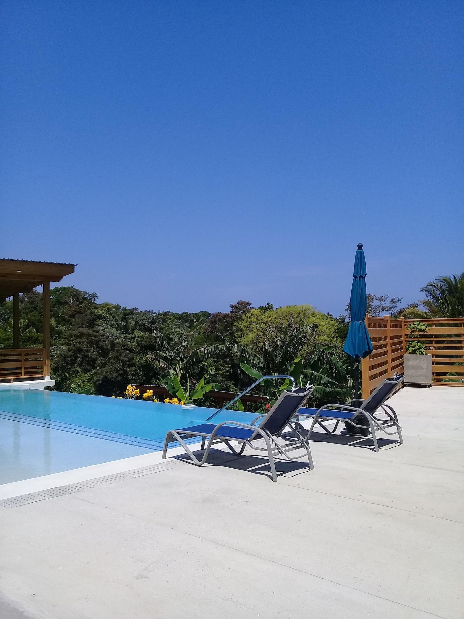 Varios Richardson Serenity Villa
