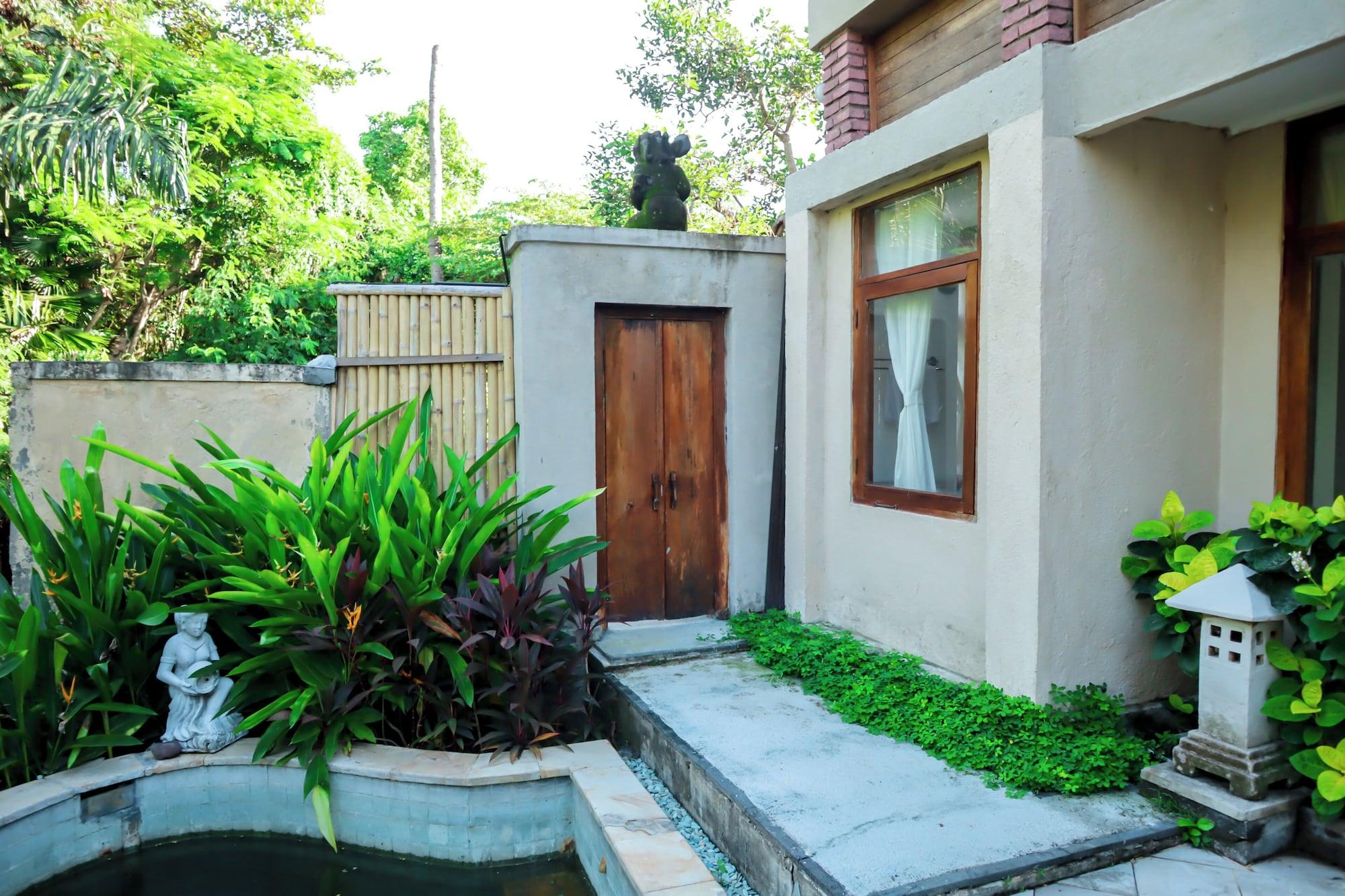 Vista Exterior Alam Puri Art Museum and Villas