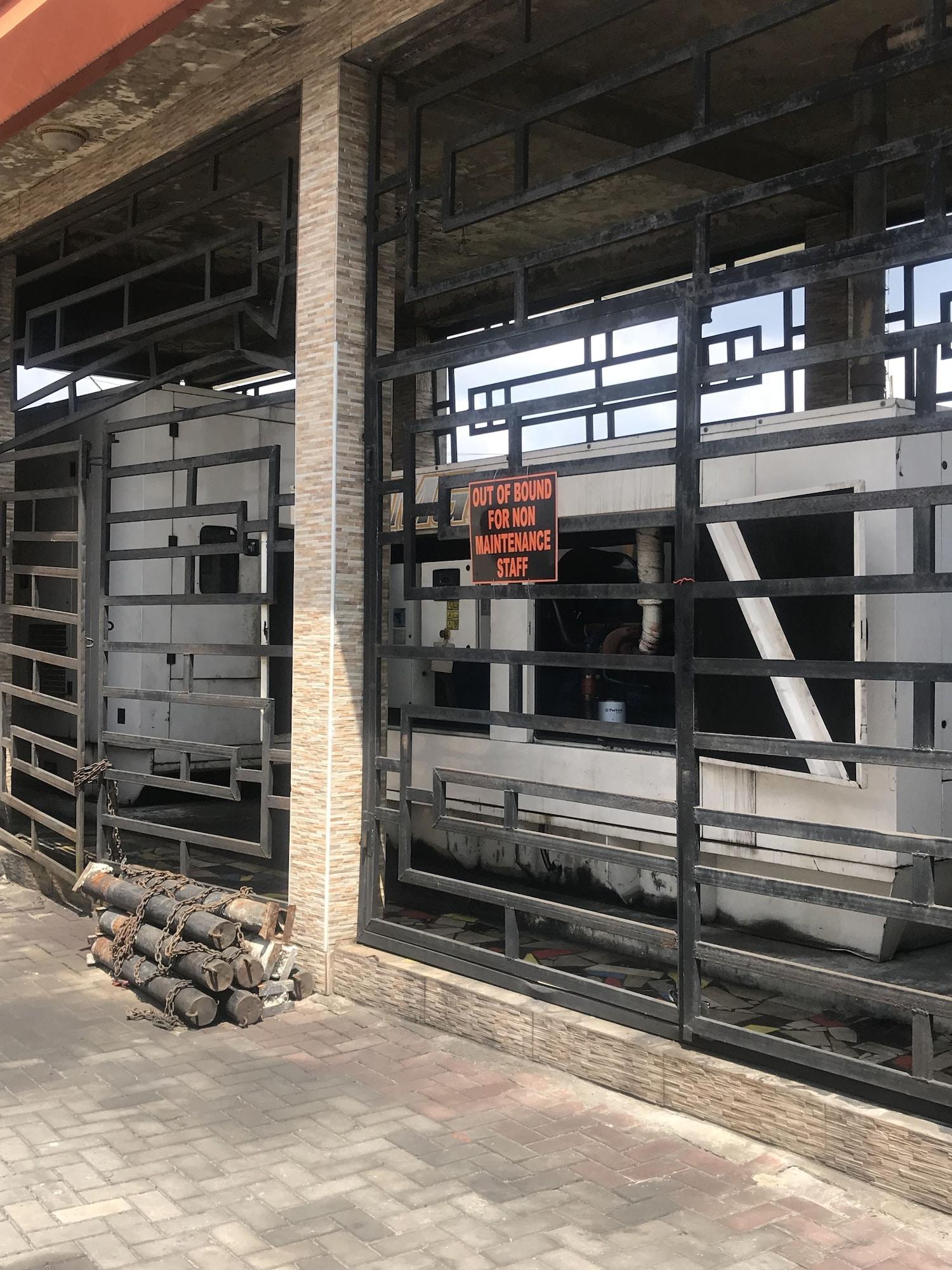 Varios Warri Wetland Hotel