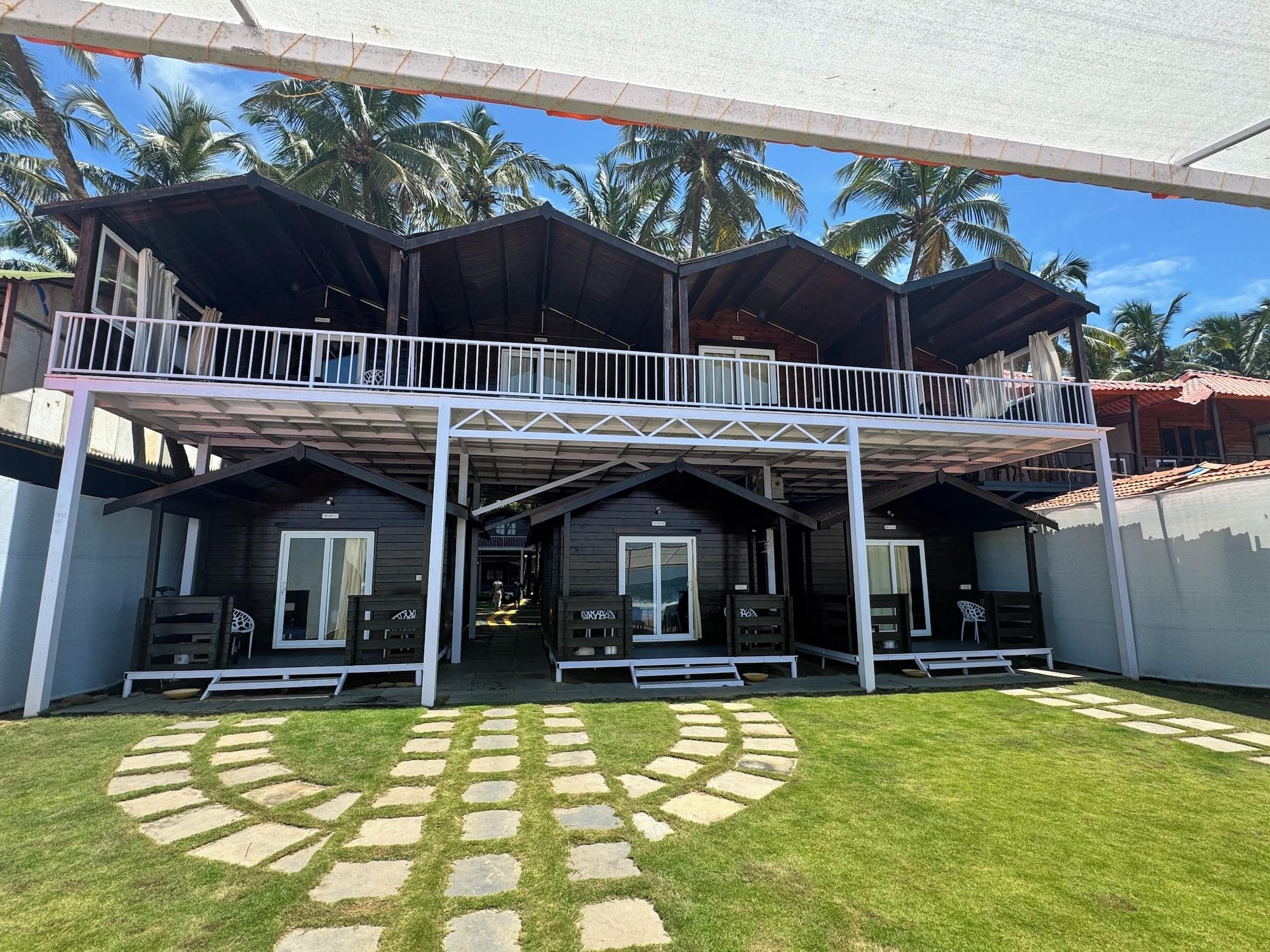 Varios Agonda Paradise