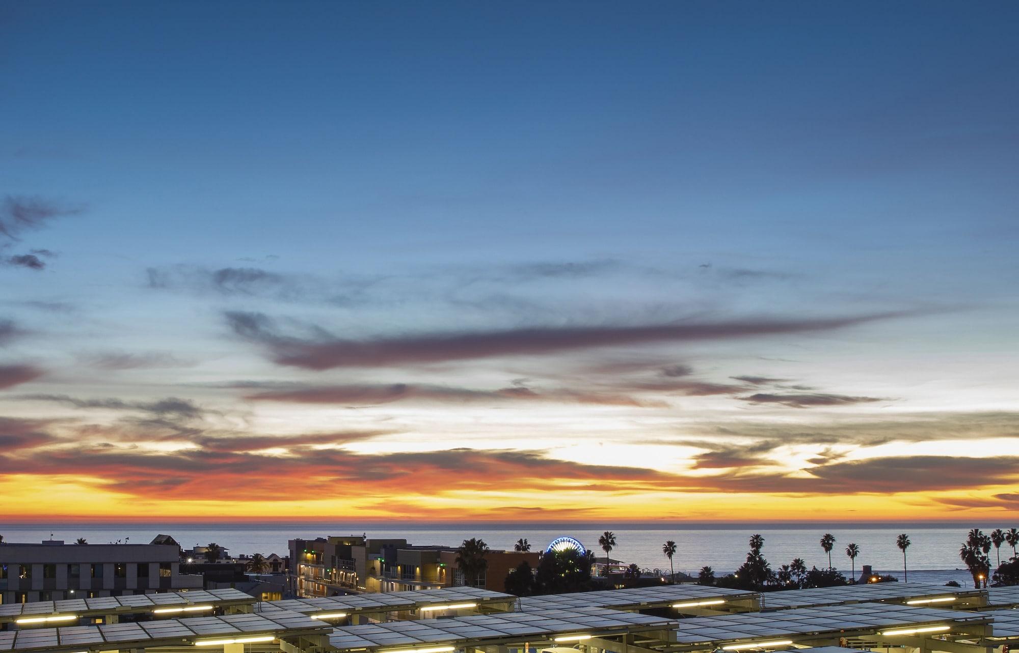Playa Hilton Santa Monica Hotel & Suites