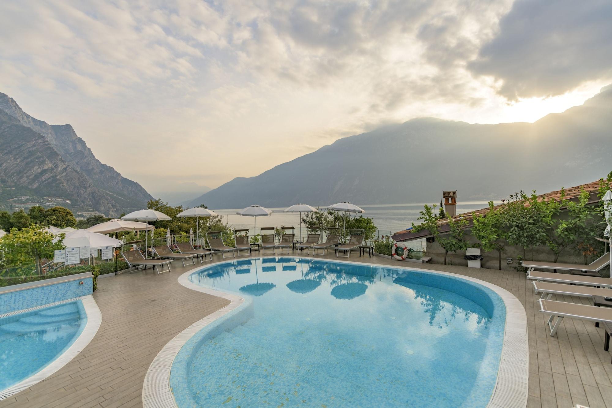 Varios Garda Suite Hotel - Adults Only