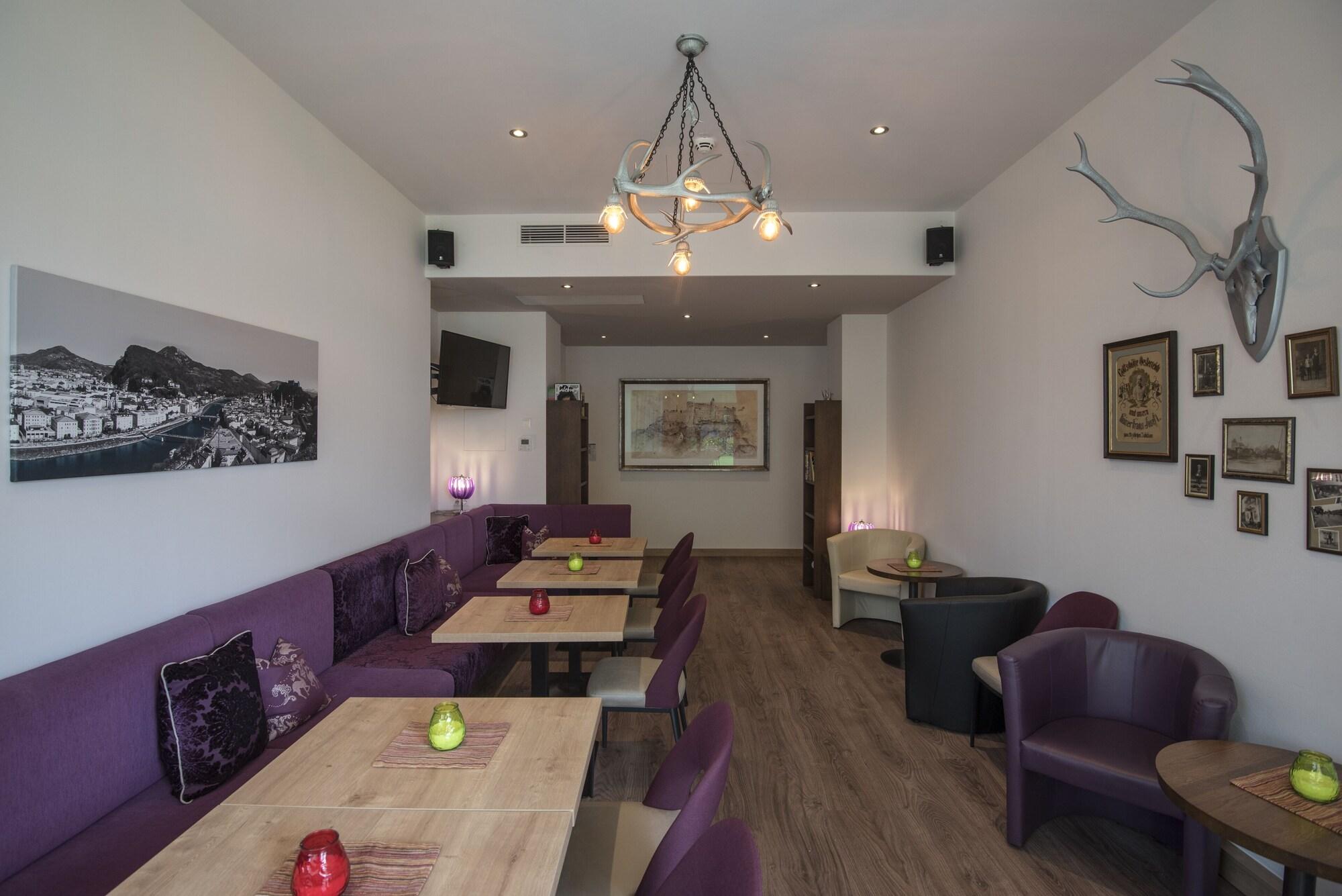 Bar/Salón Hotel Max 70