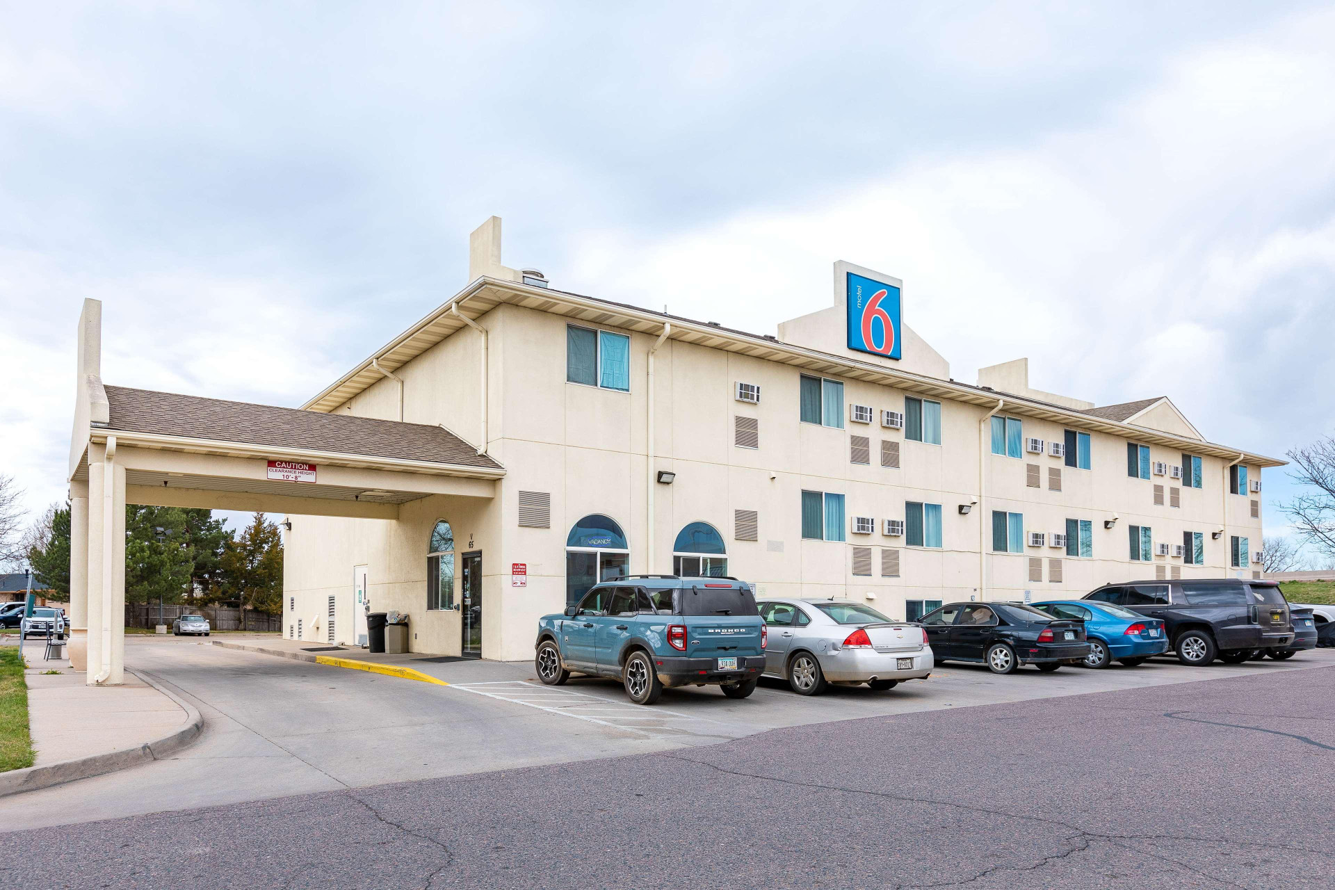 Vista Exterior Motel 6 Fort Lupton CO