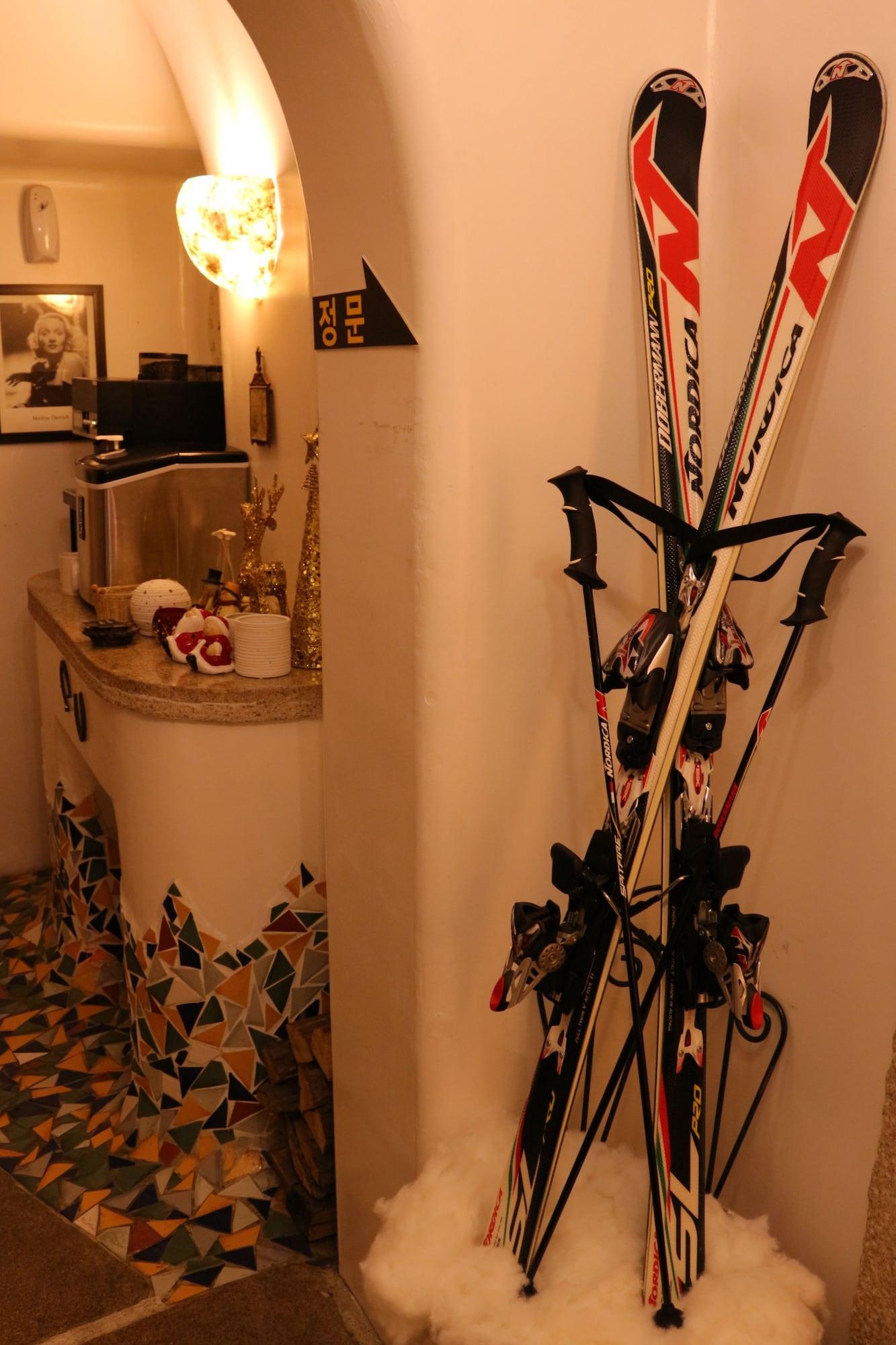 Vista Lobby Sinchon Gaon Hostel