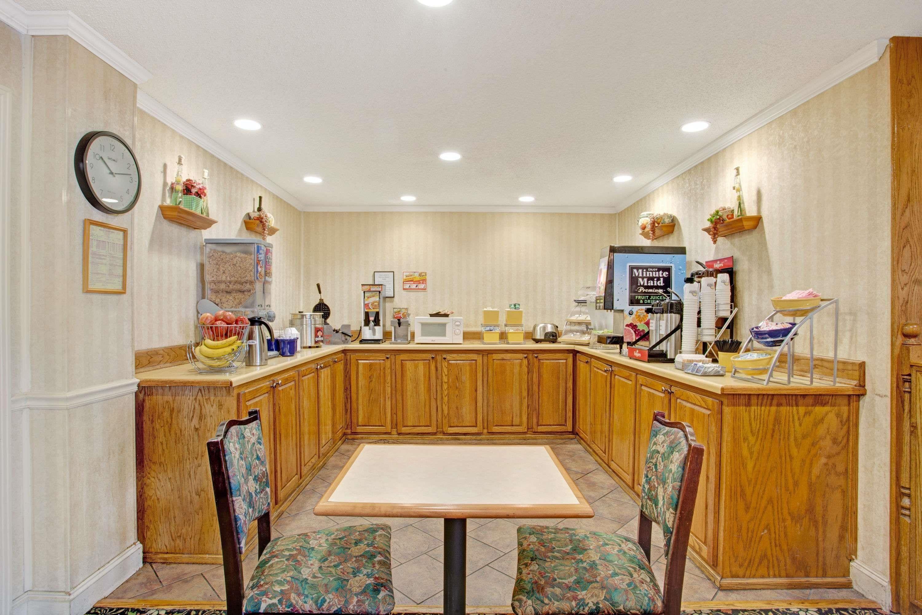 Restaurant Days Inn & Suites by Wyndham Collierville Germantown Area
