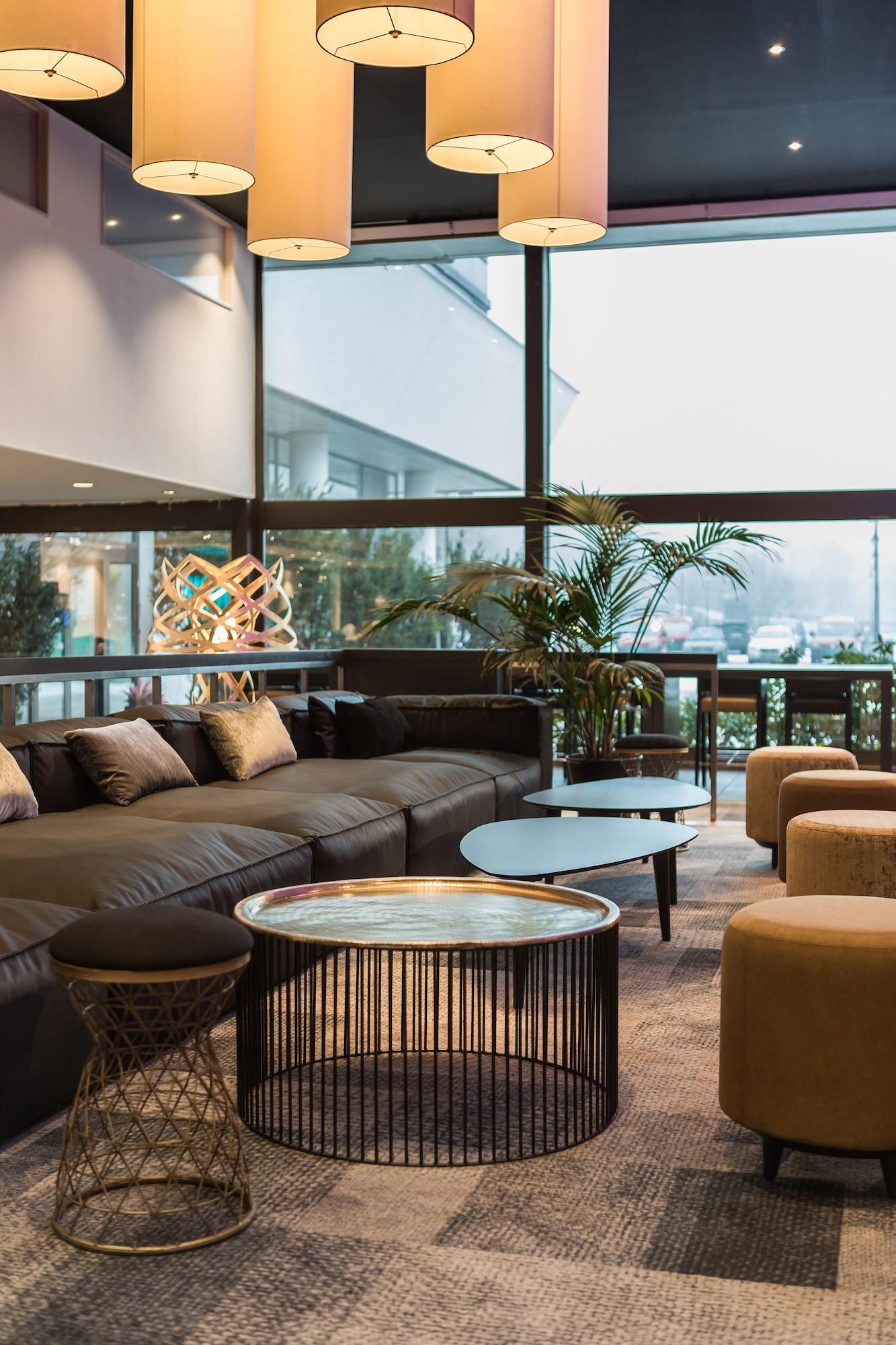 Bar/Salón Quality Hotel Entry