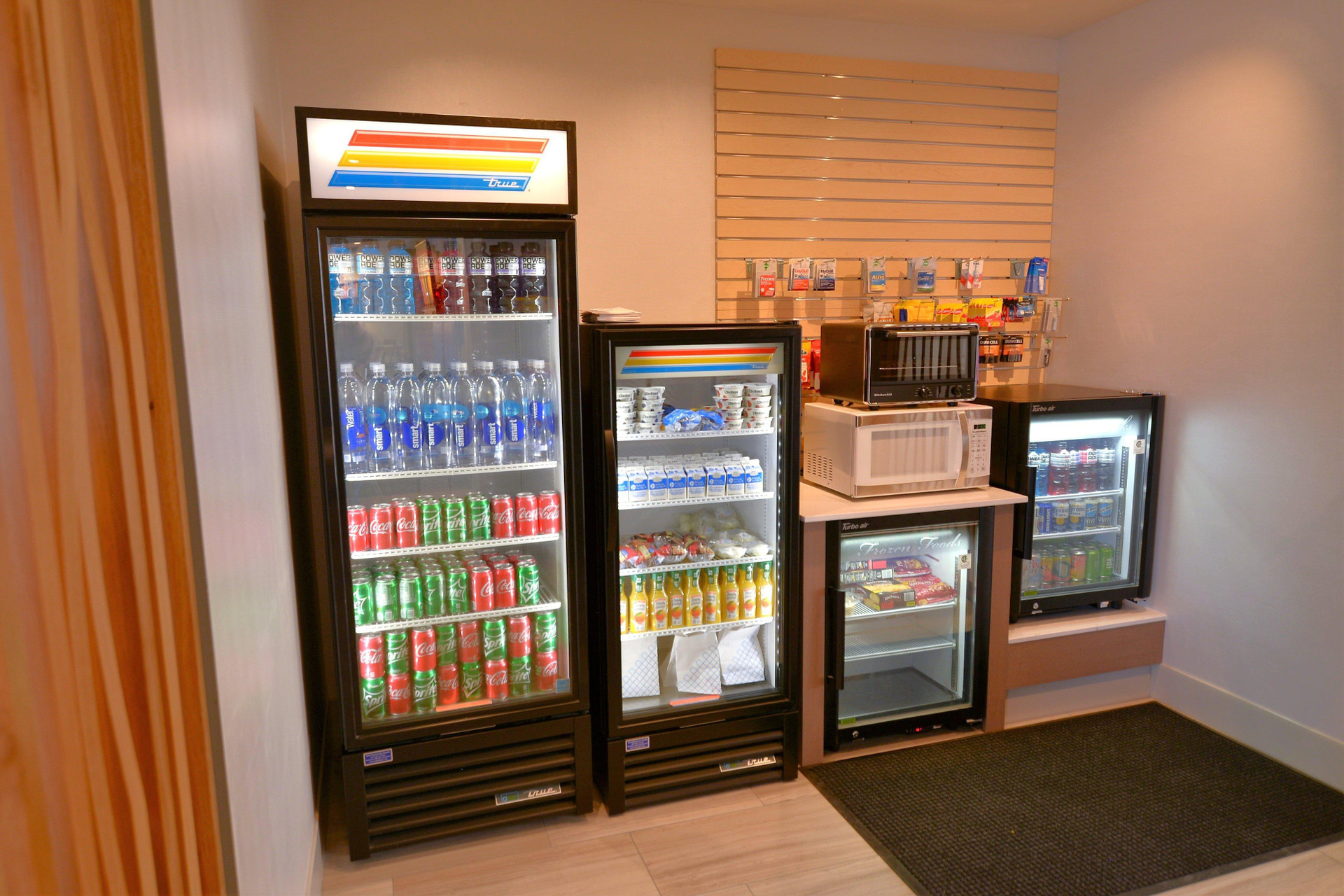 Vista Lobby Holiday Inn Express & Suites Onalaska La Crosse Area by IHG
