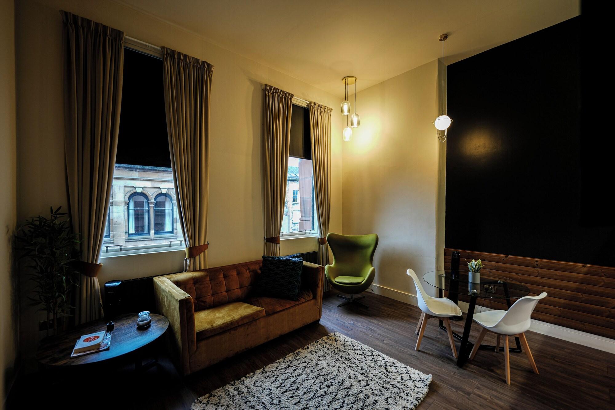 Varios Revolver Glasgow