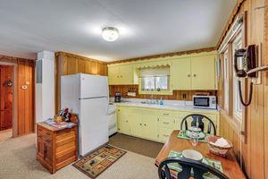 Alquiler Vacacional - Ice Fish & Snowmobile: Riverfront Manistique Cabin