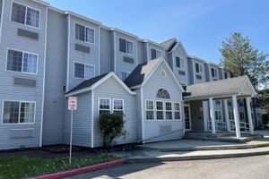 Alojamiento - Baymont Inn & Suites by Wyndham Anchorage Airport