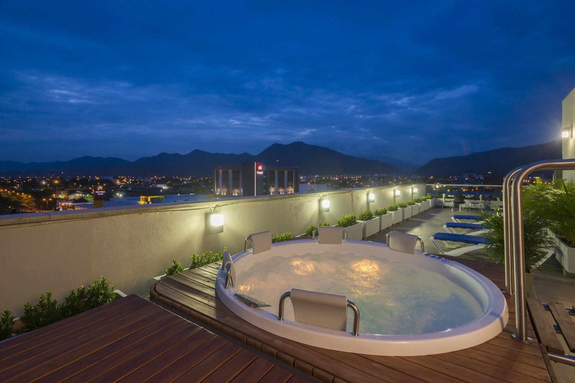 Vista Exterior Hampton by Hilton Yopal