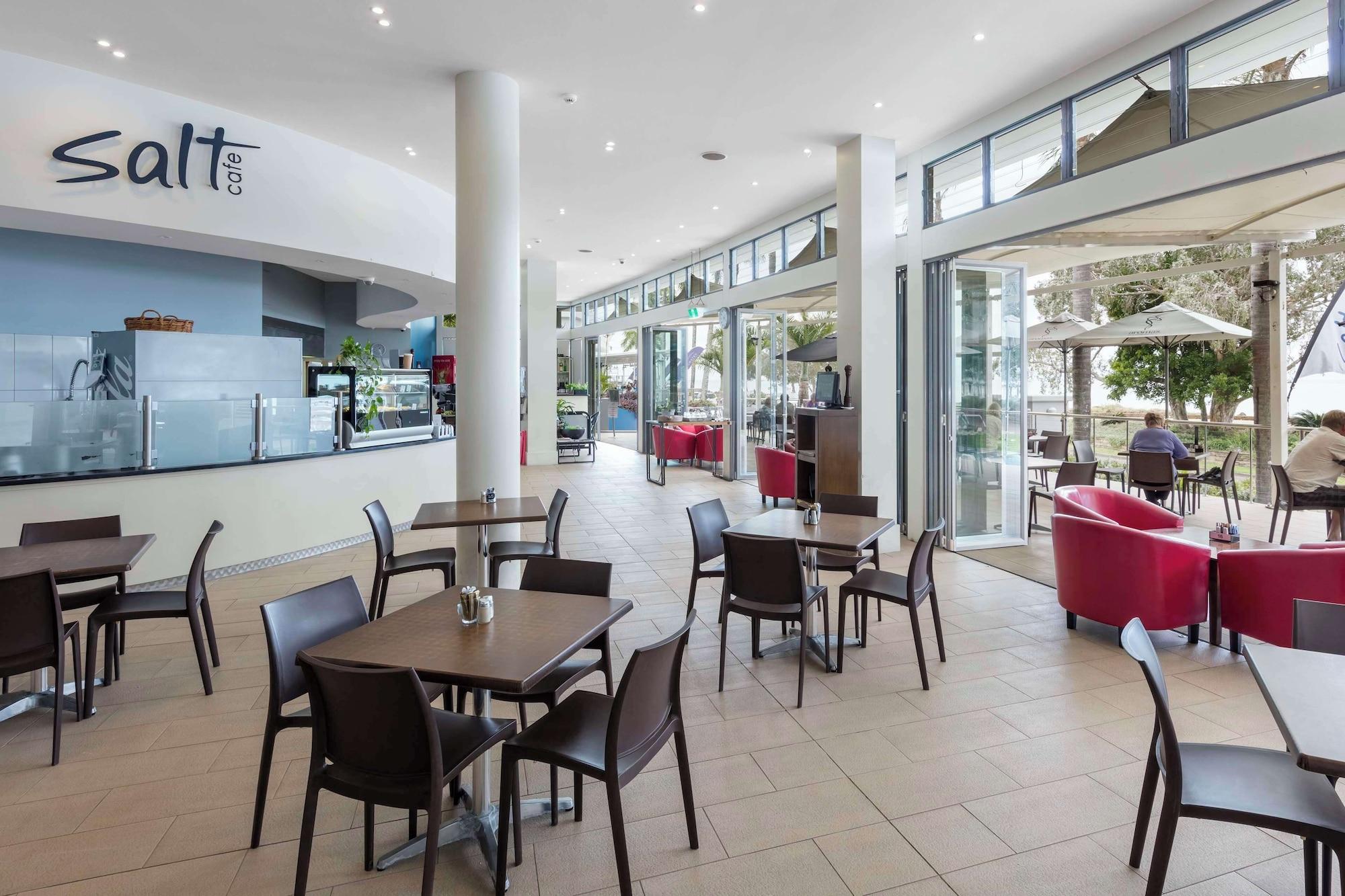 Restaurant Oaks Hervey Bay Resort and Spa