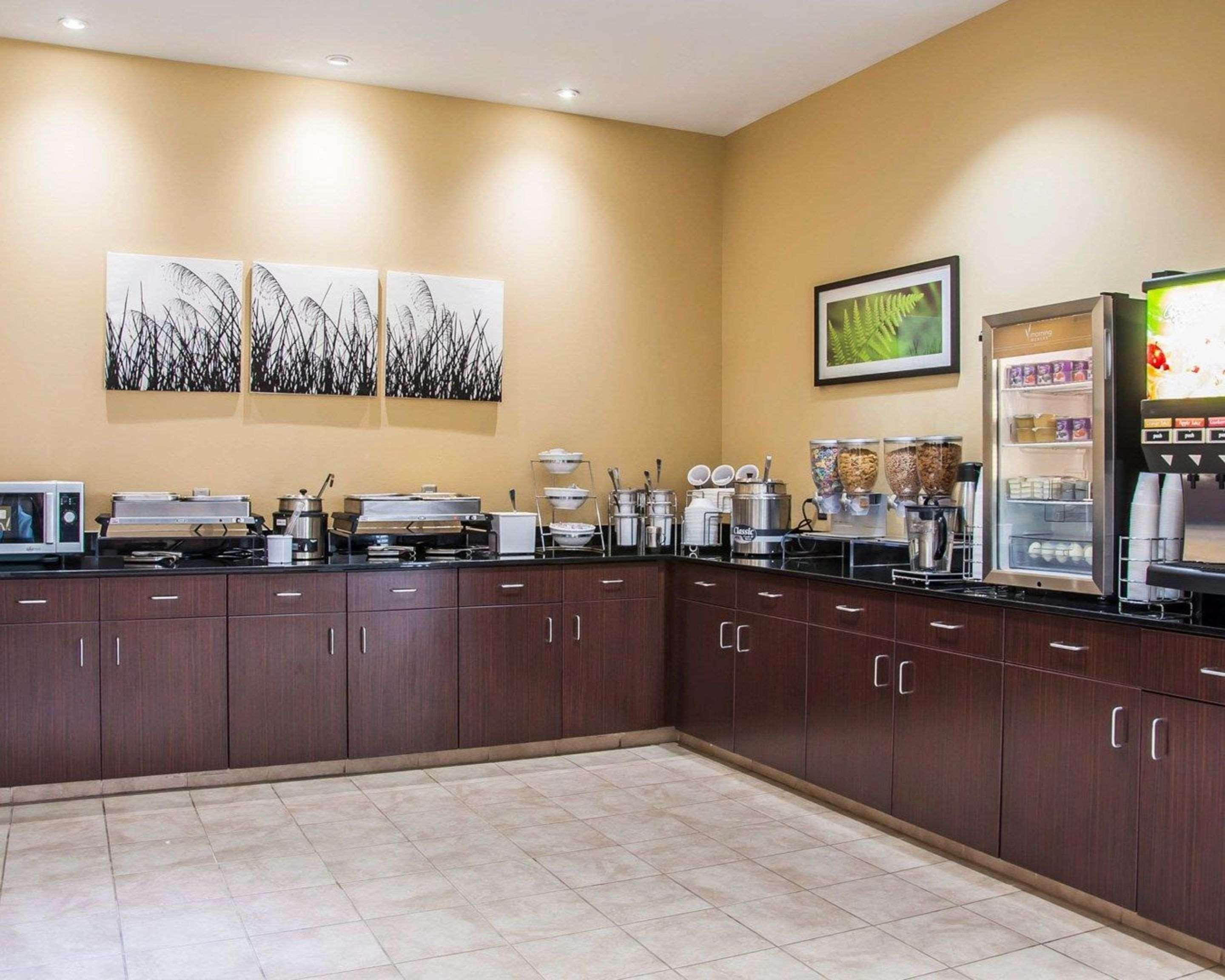 Restaurant Sleep Inn & Suites Bismarck I-94