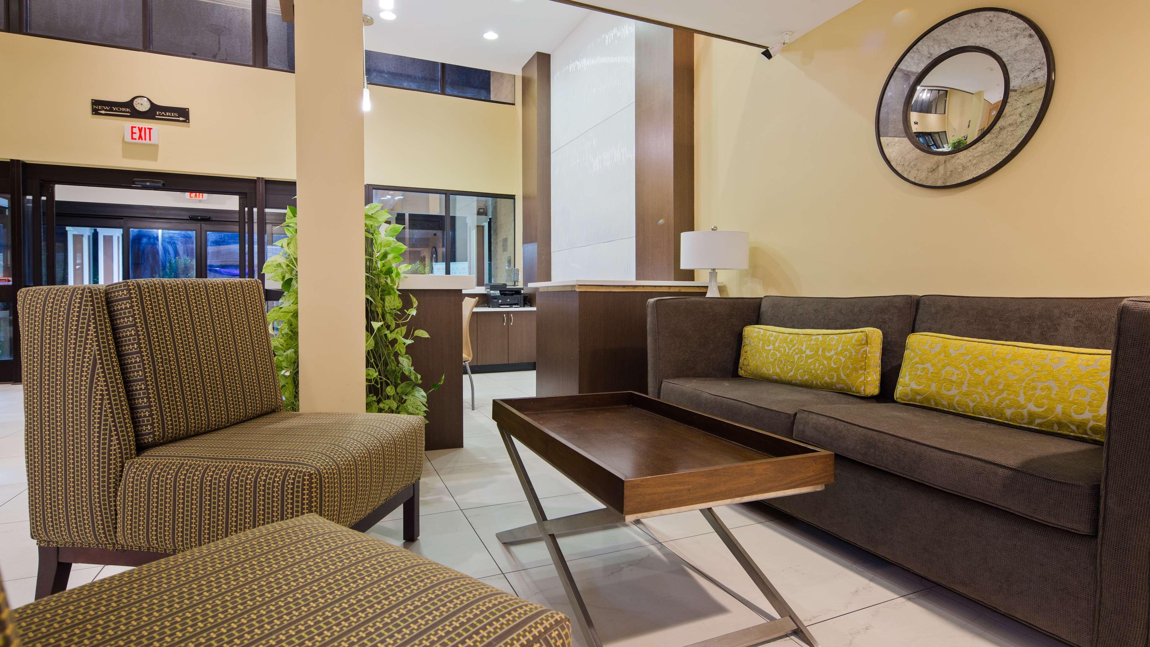 Vista Lobby Best Western Oakbrook Inn