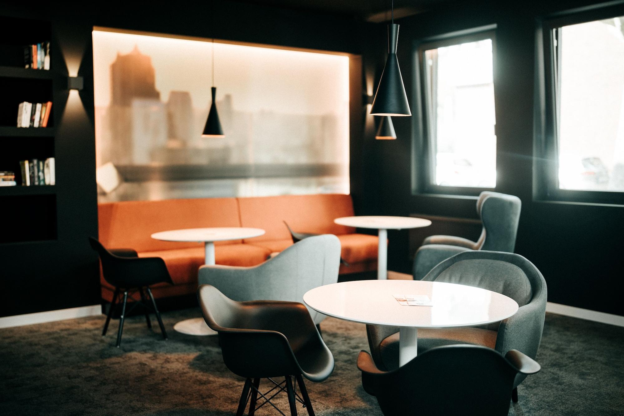 Bar/Salón JustStay Ratingen Hotel & Apartments