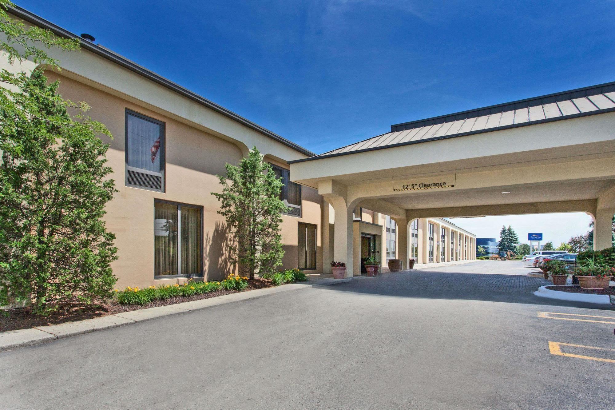 Vista Exterior Baymont Inn & Suites - Southfield/ Detroit
