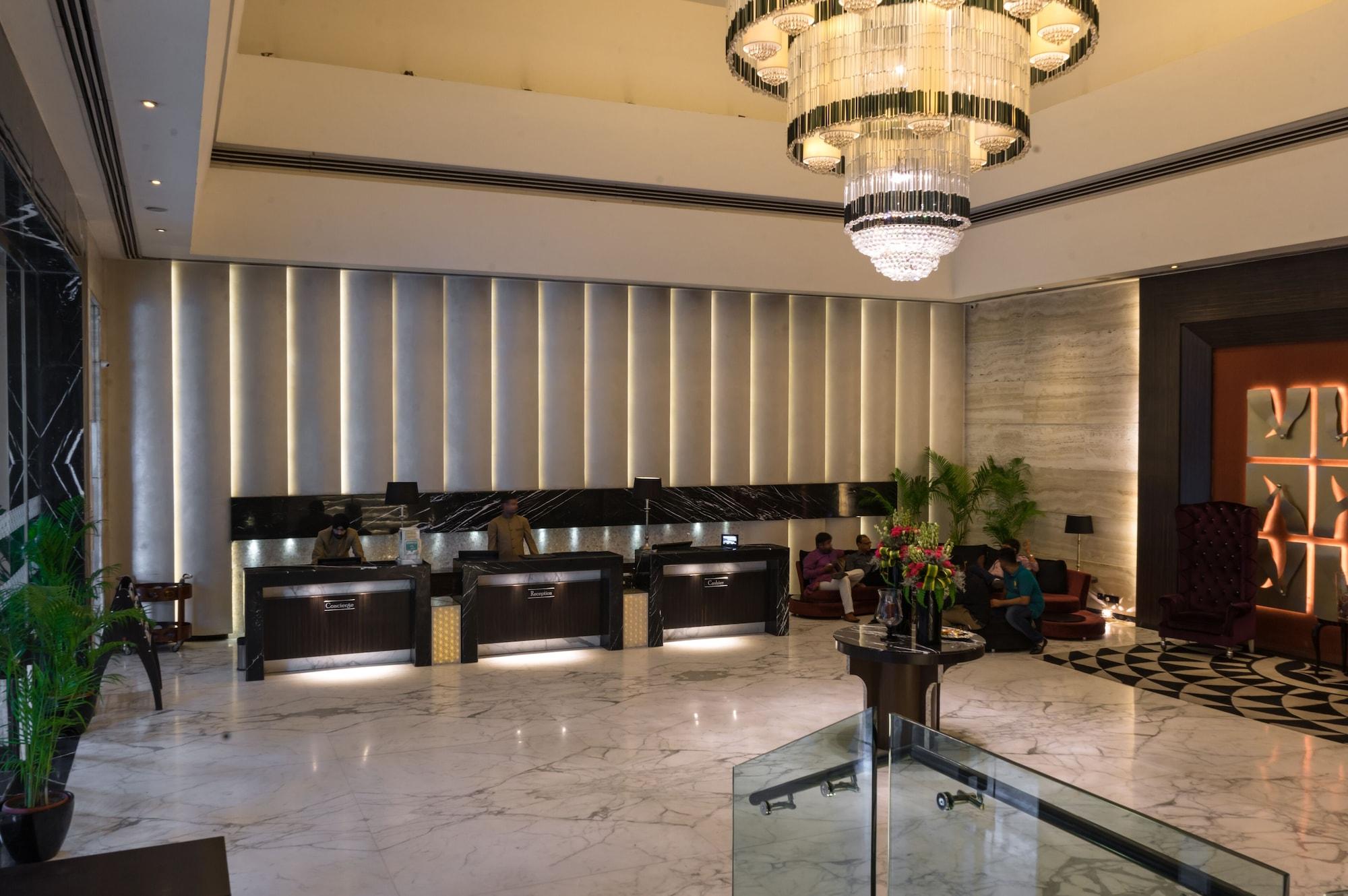 Vista Lobby The Landmark Hotel