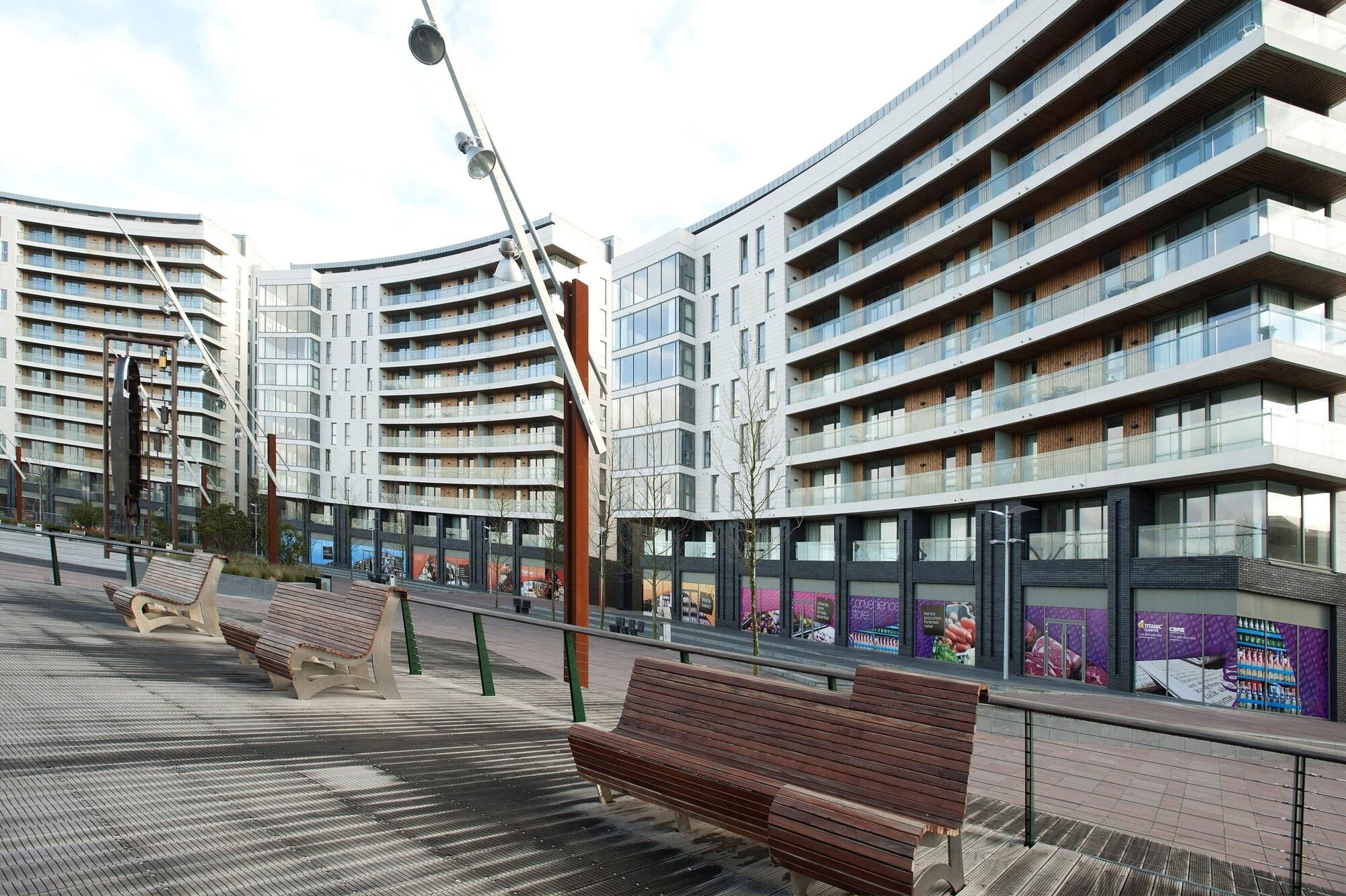 Vista Exterior Premier Inn Belfast Titanic Quarter