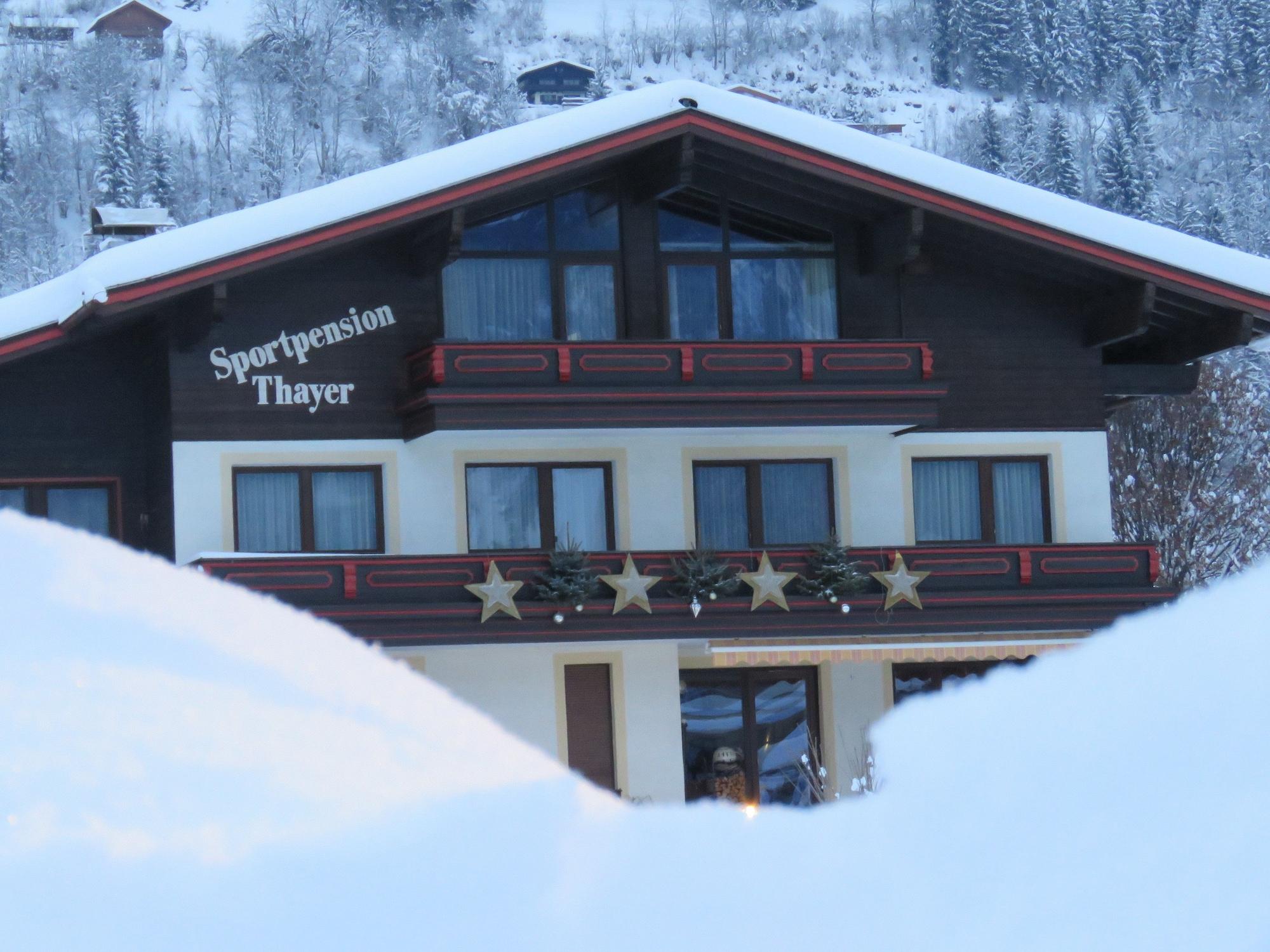 Vista Exterior Sportpension Thayer