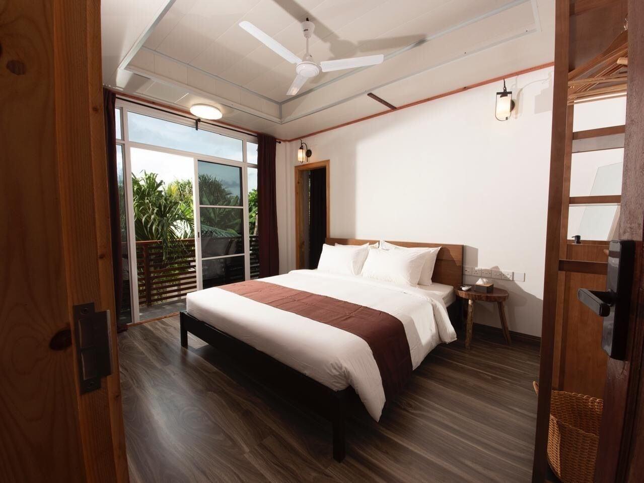 Varios Lhohi White Sand