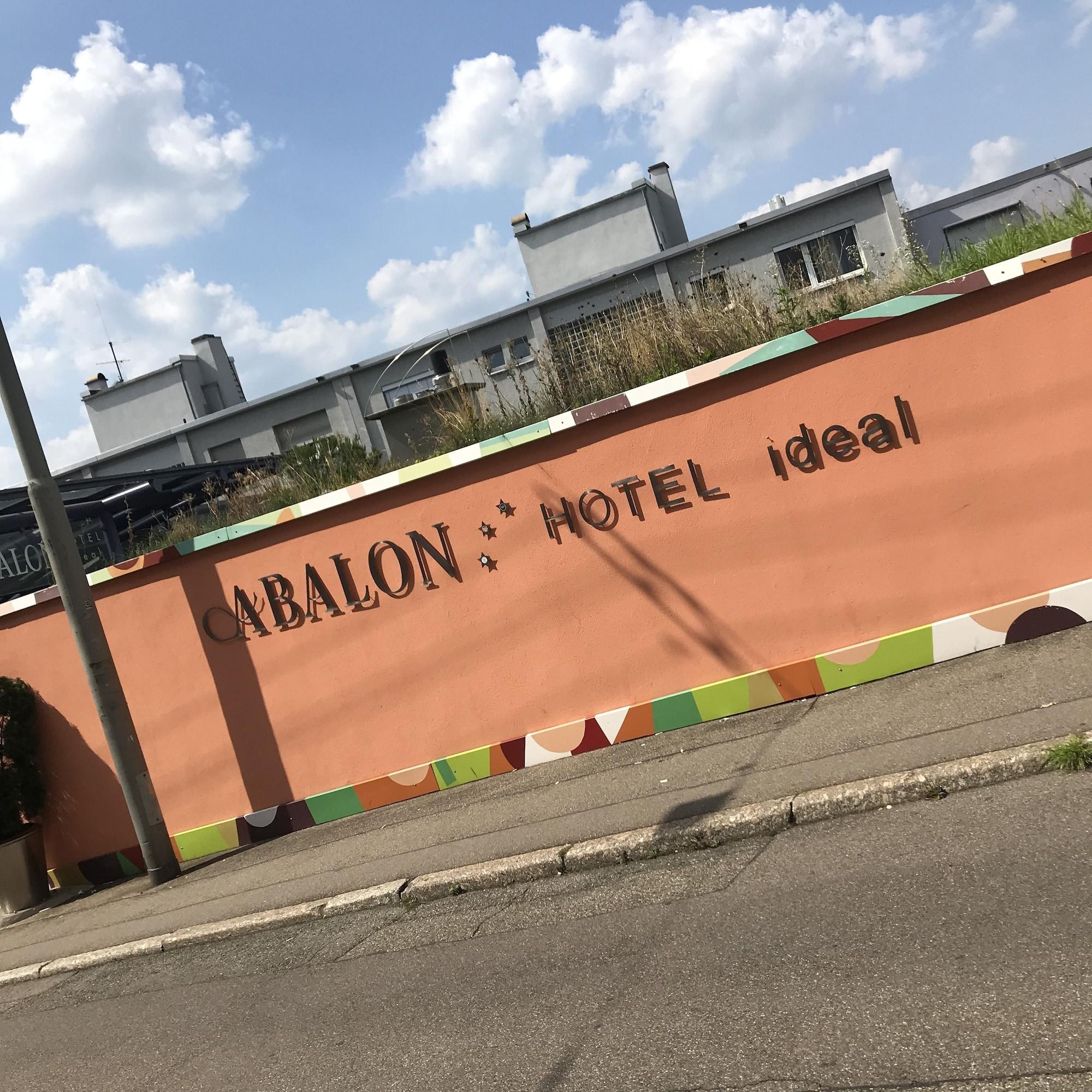 Vista Exterior Abalon Hotel Ideal