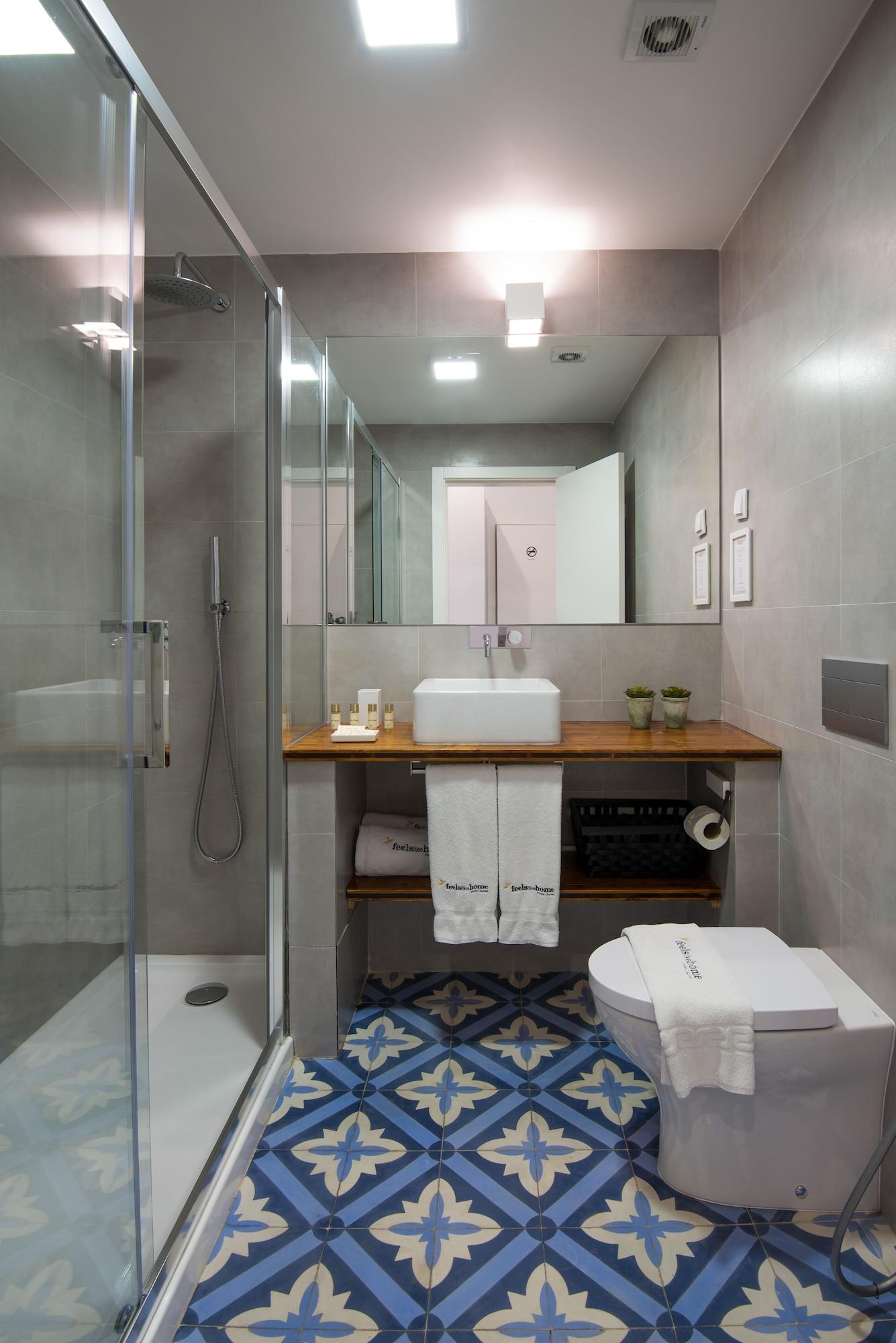 Equipamiento de Habitación Bica FLH Suites