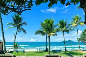 Alquiler Vacacional - 1E - Pe na Areia da Praia do Tombo, 3 Quartos, Ar Cond, 2 WC, 1 vaga e Roupas de Cama