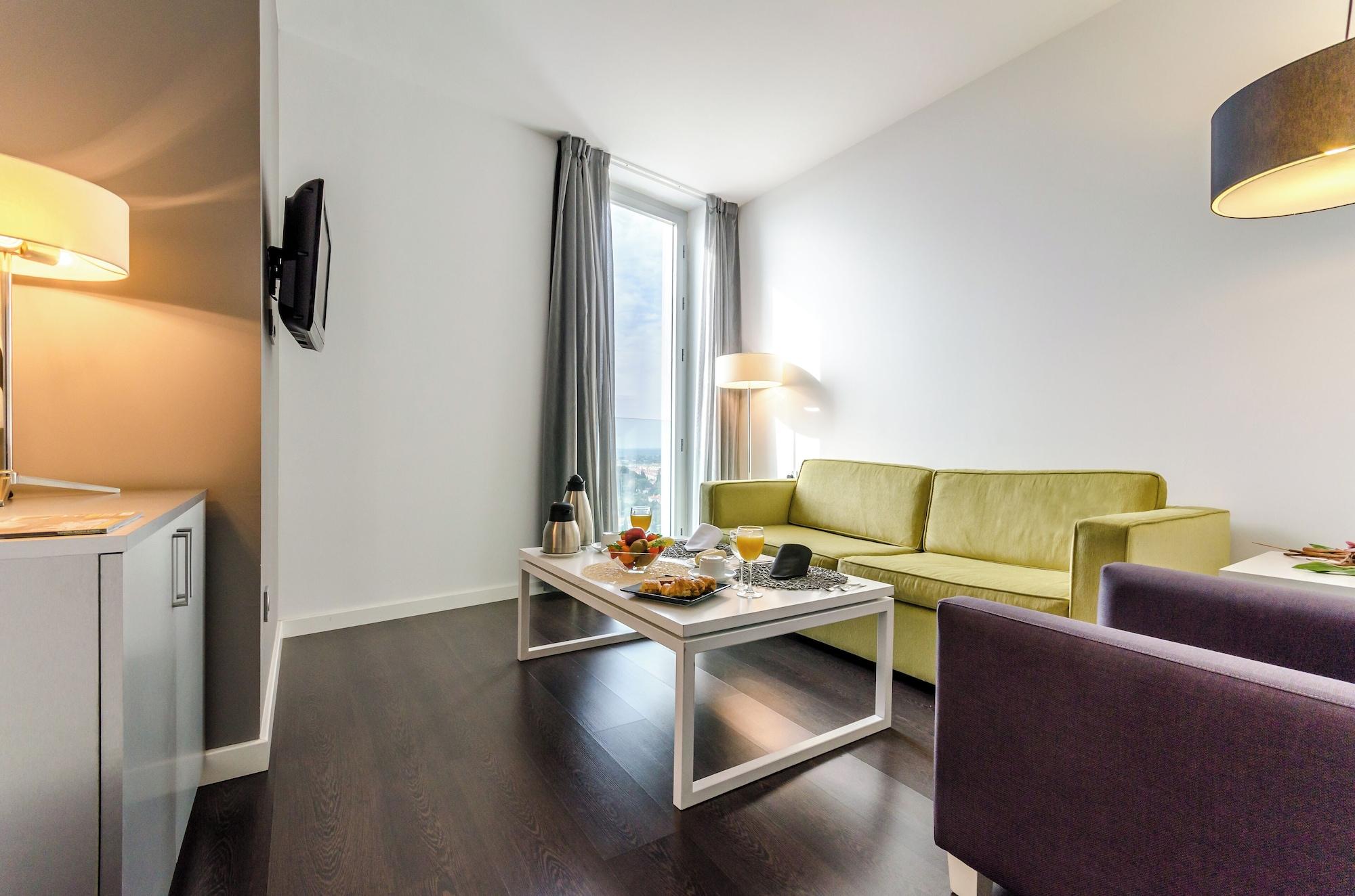 Varios Hotel YIT Vía Sevilla Mairena