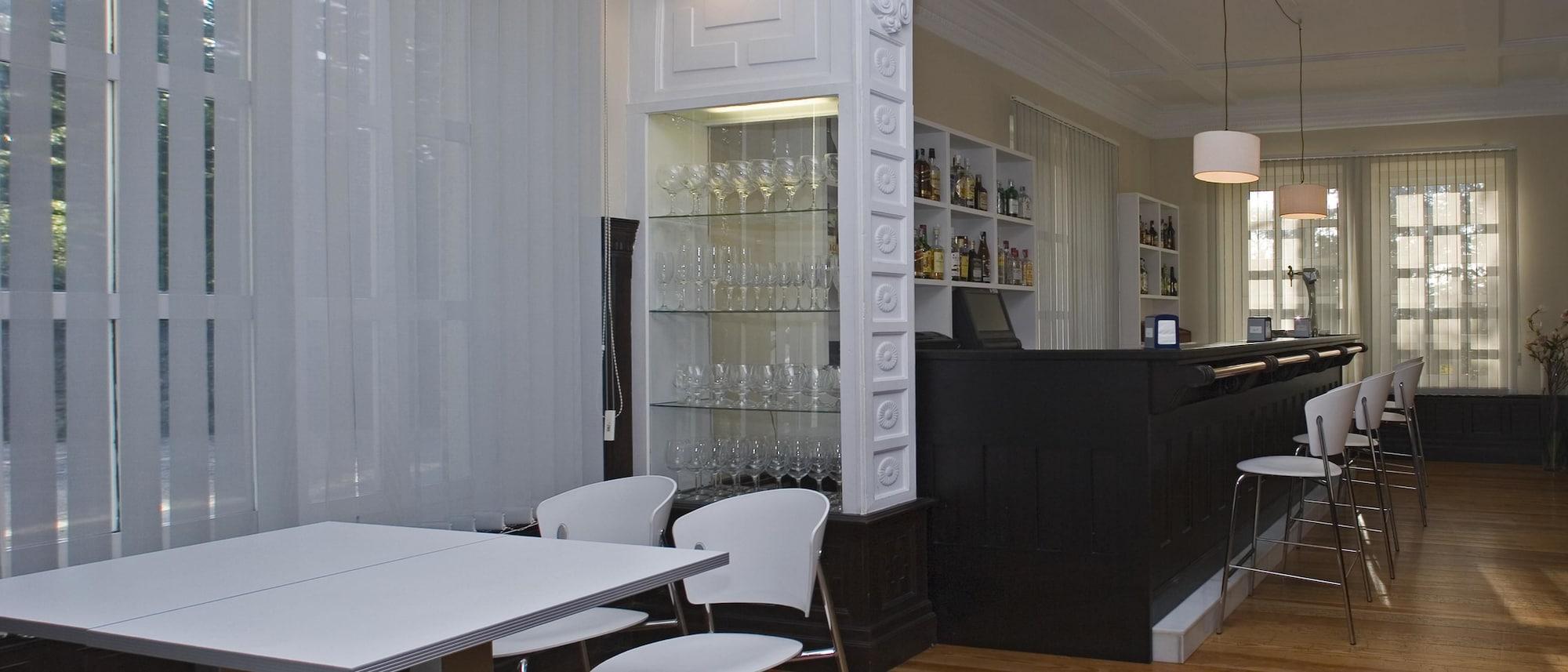 Bar/Salón Las Carolinas Garden