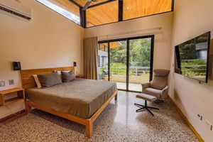 Alquiler Vacacional - Modern Tamarindo 2BR Villa Suite: 2 King Beds + Sofa Bed, Pool, BBQ & Balcony