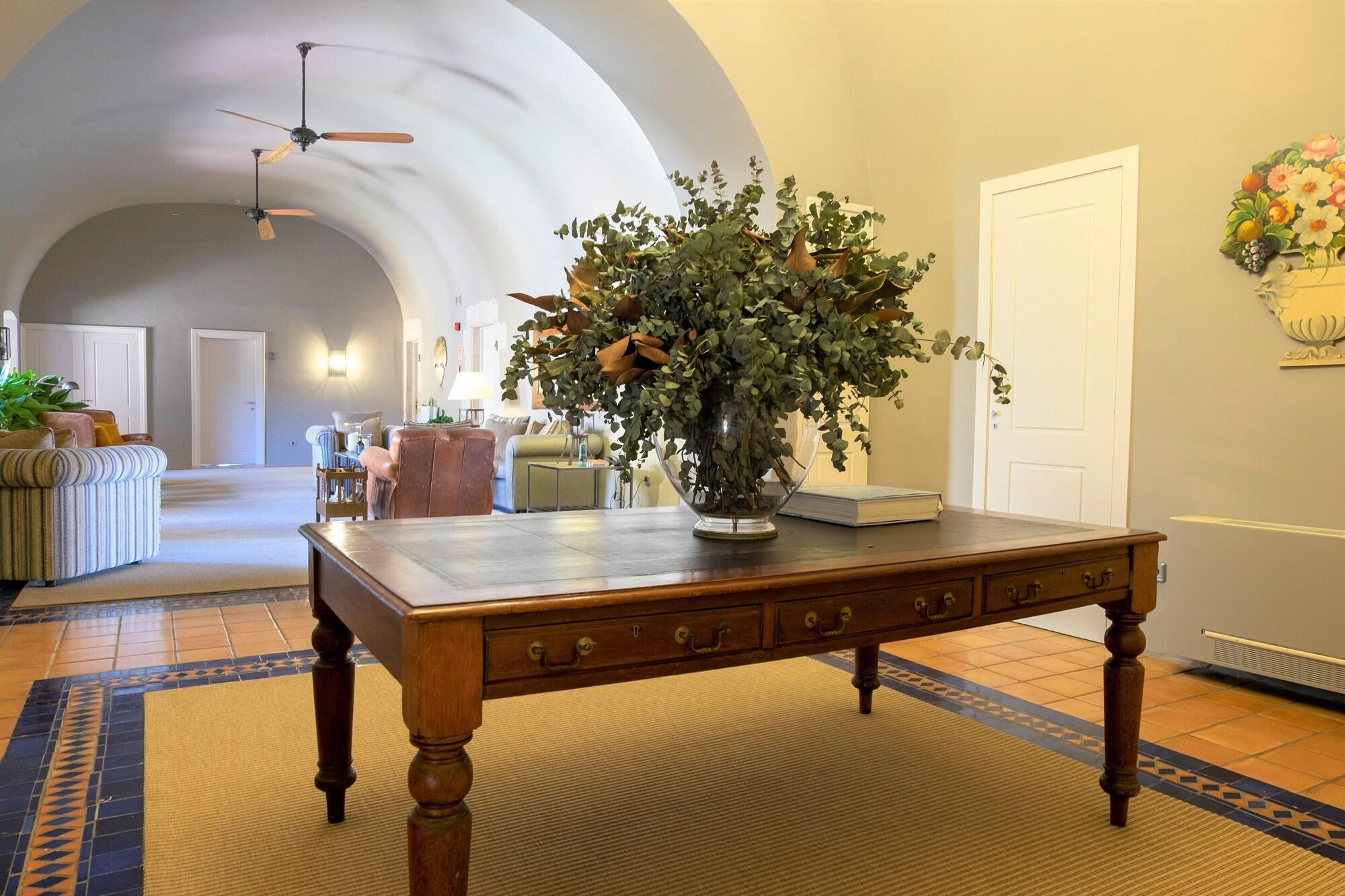 Vista Lobby El Far Hotel Restaurant